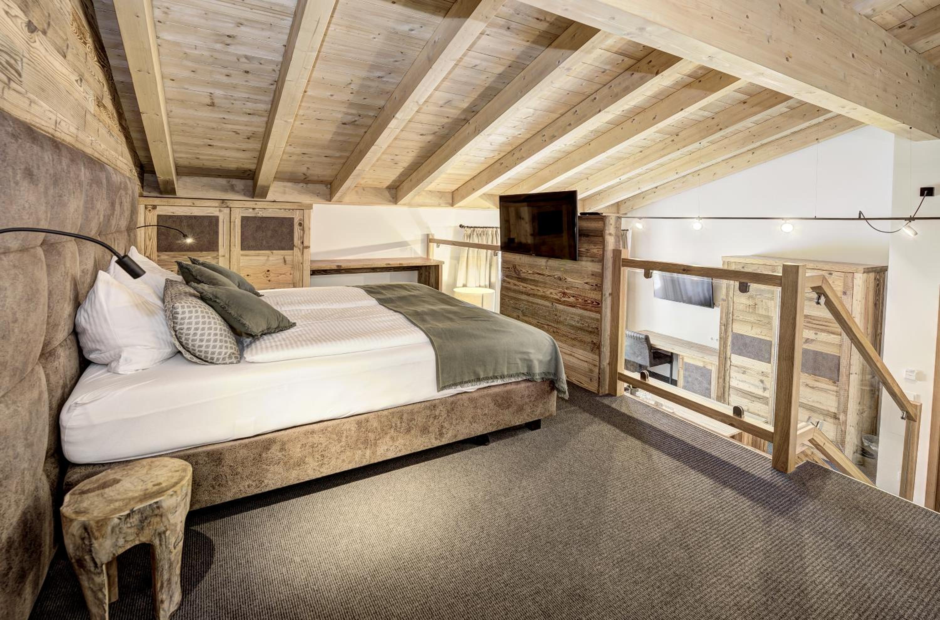 Mezzanine Suite