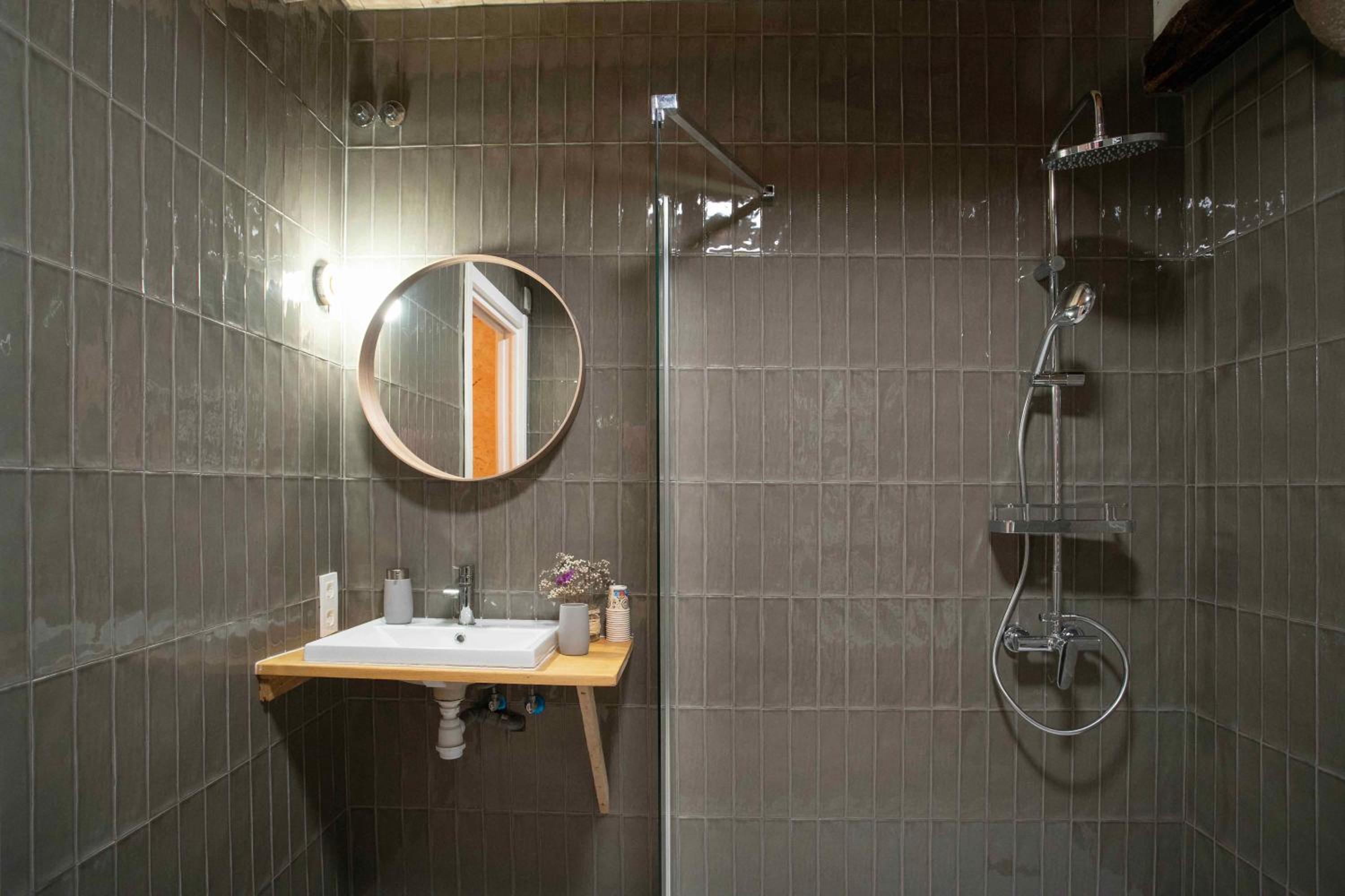 Family Room - Disability Access - Photo 6