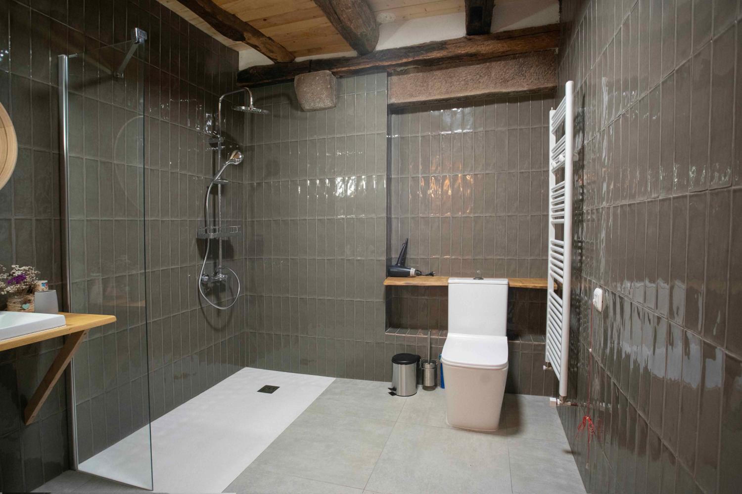 Family Room - Disability Access - Photo 2