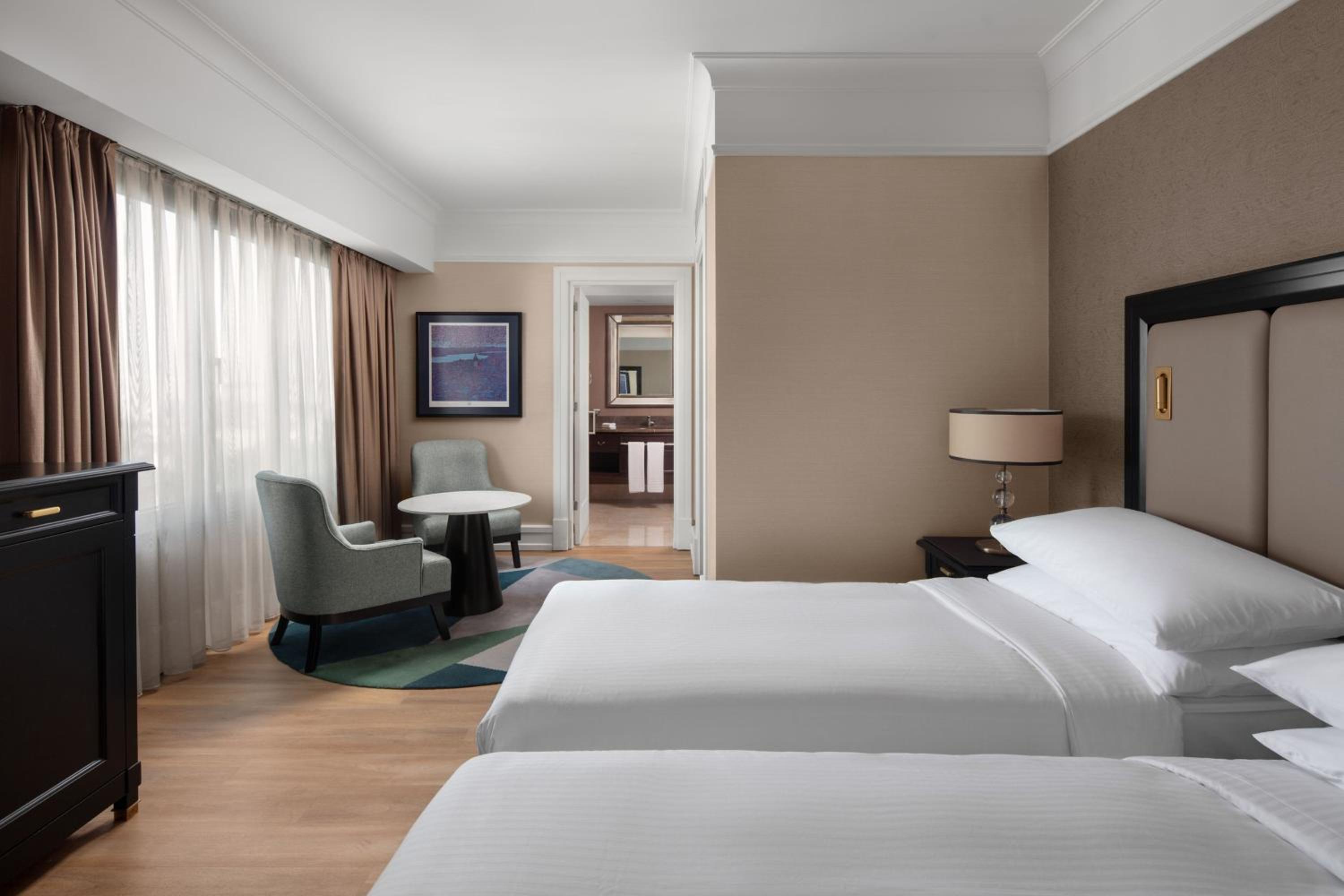 Deluxe Twin Room with City View photo 3