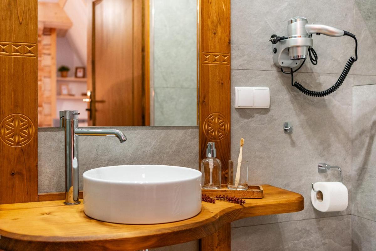Triple Room with Private Bathroom - Photo 6