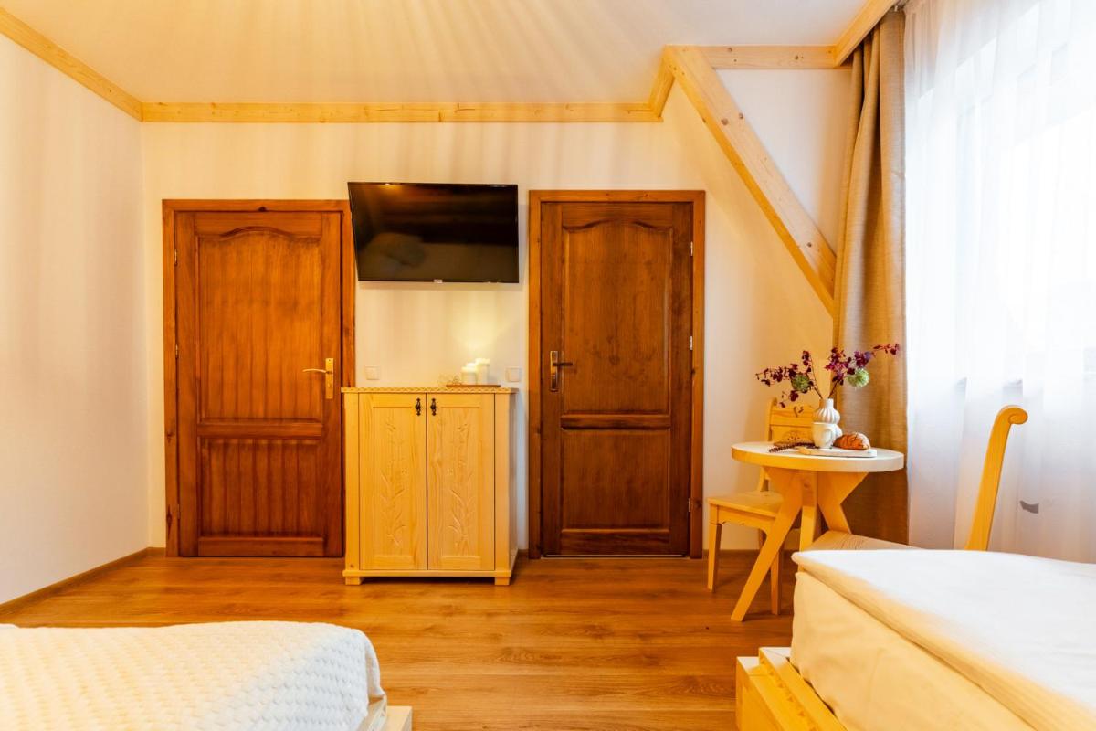 Triple Room with Private Bathroom - Photo 5