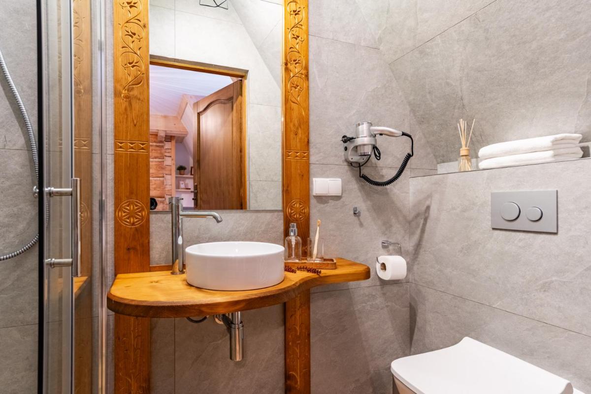 Triple Room with Private Bathroom - Photo 12