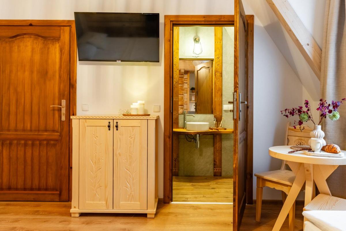 Triple Room with Private Bathroom - Photo 9