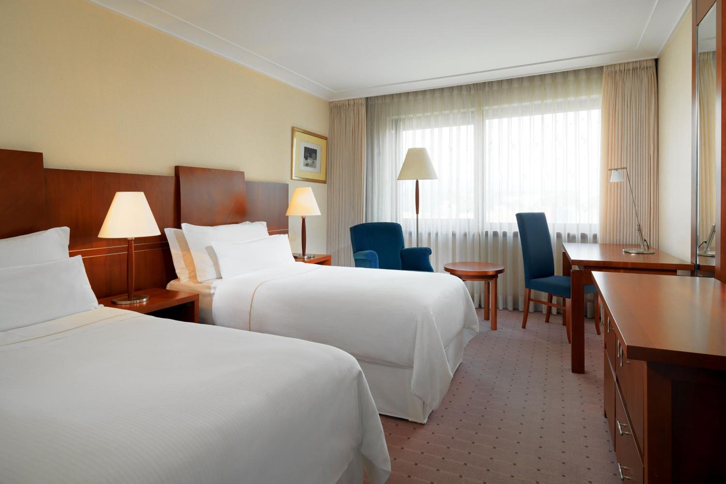 Deluxe Twin Non Smoking, Guest room, 2 Twin/Single Bed(s) - Photo 2