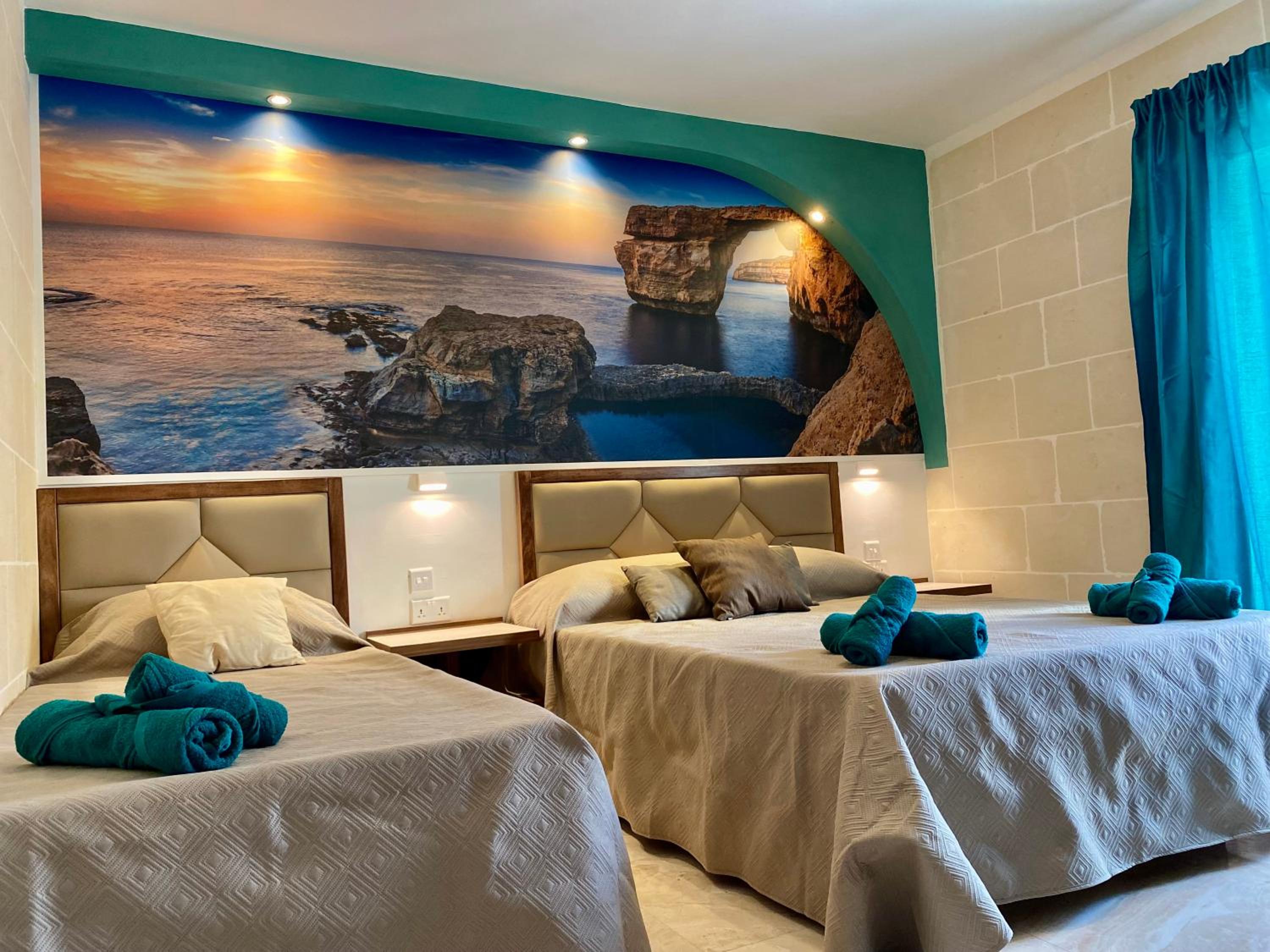 Large Double Room - Photo 8