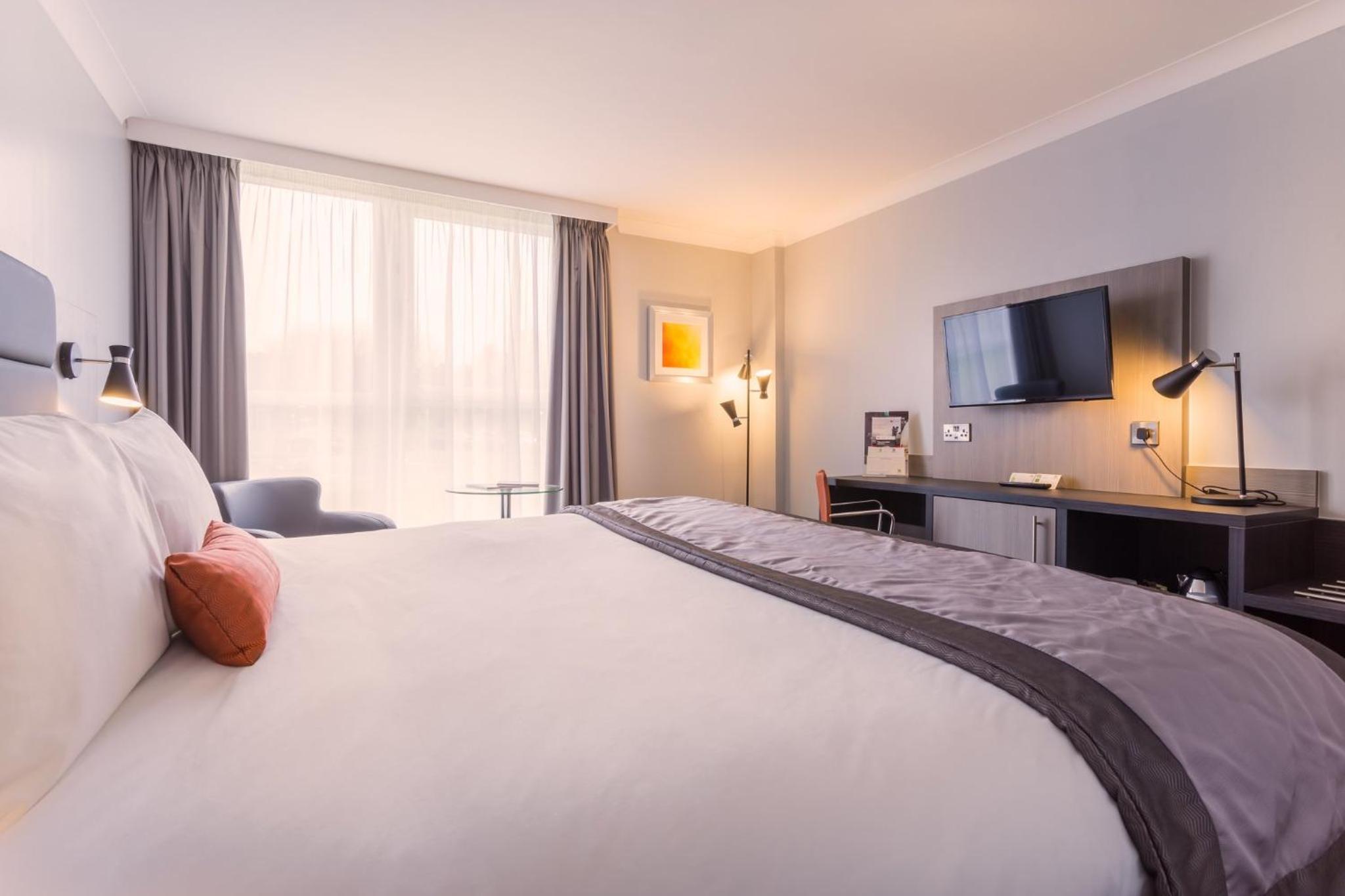 King Room with Large King Bed - Photo 6