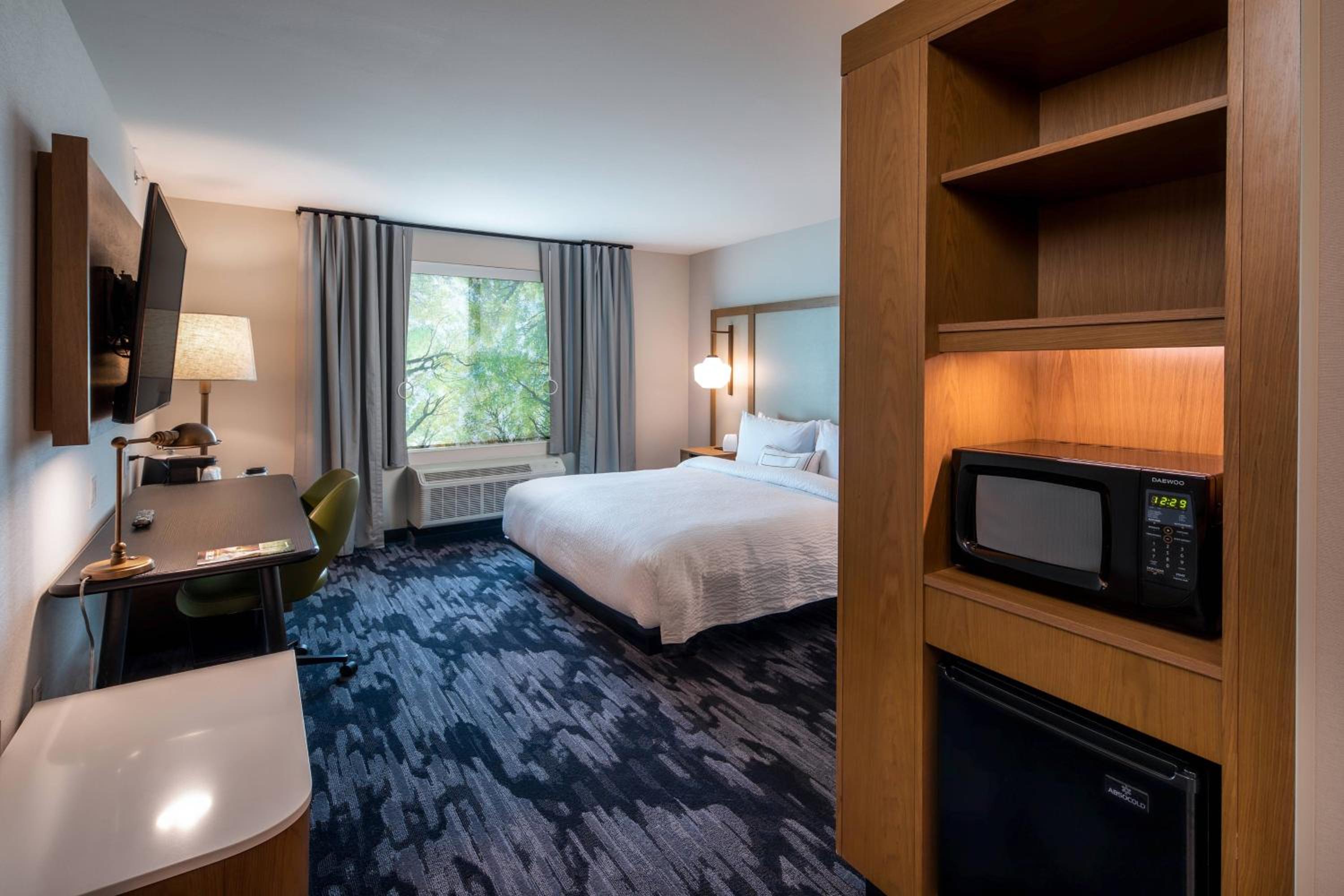 Guest Room, 1 King - Photo 1