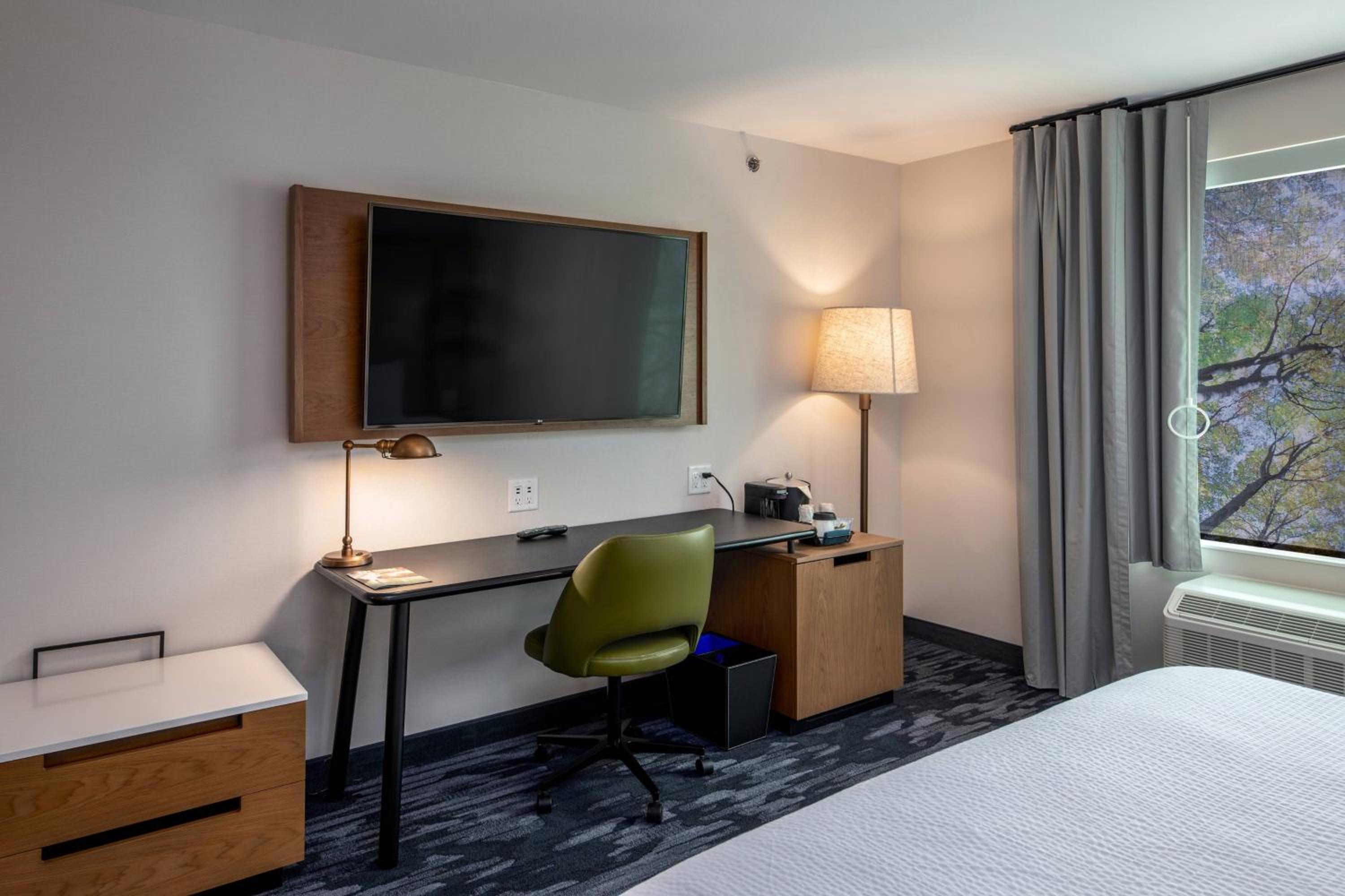 Guest Room, 1 King - Photo 2