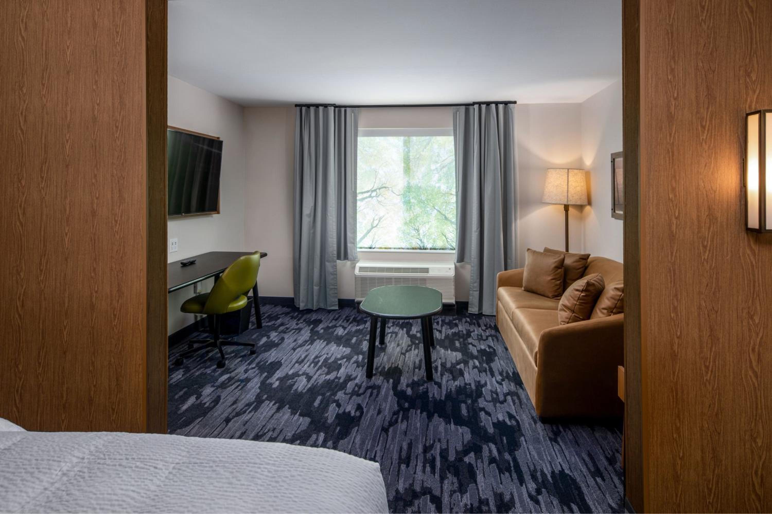 Suite, 1 King, Sofa bed - Photo 3