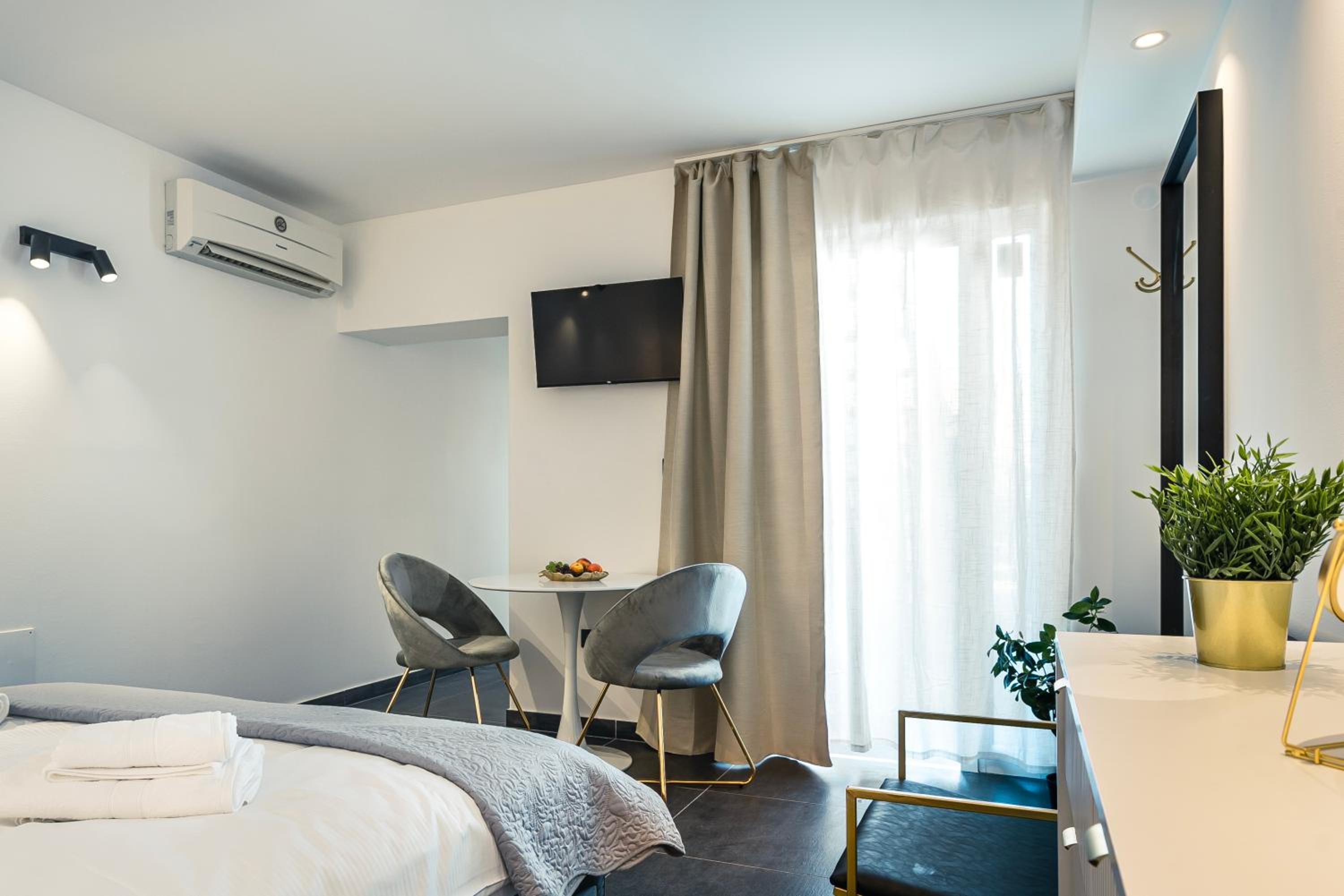 Studio Apartment photo 2