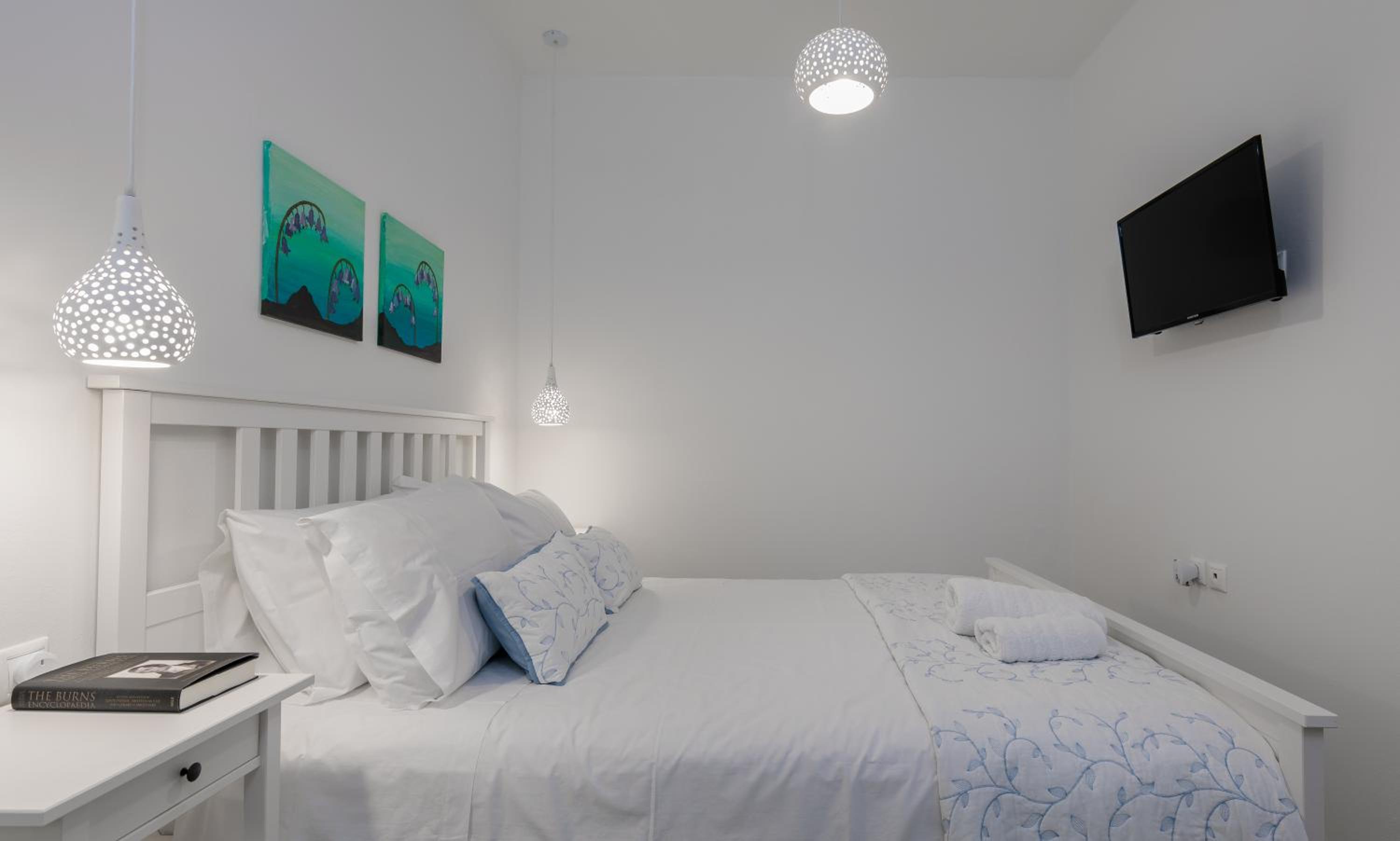 One-Bedroom Apartment photo 1