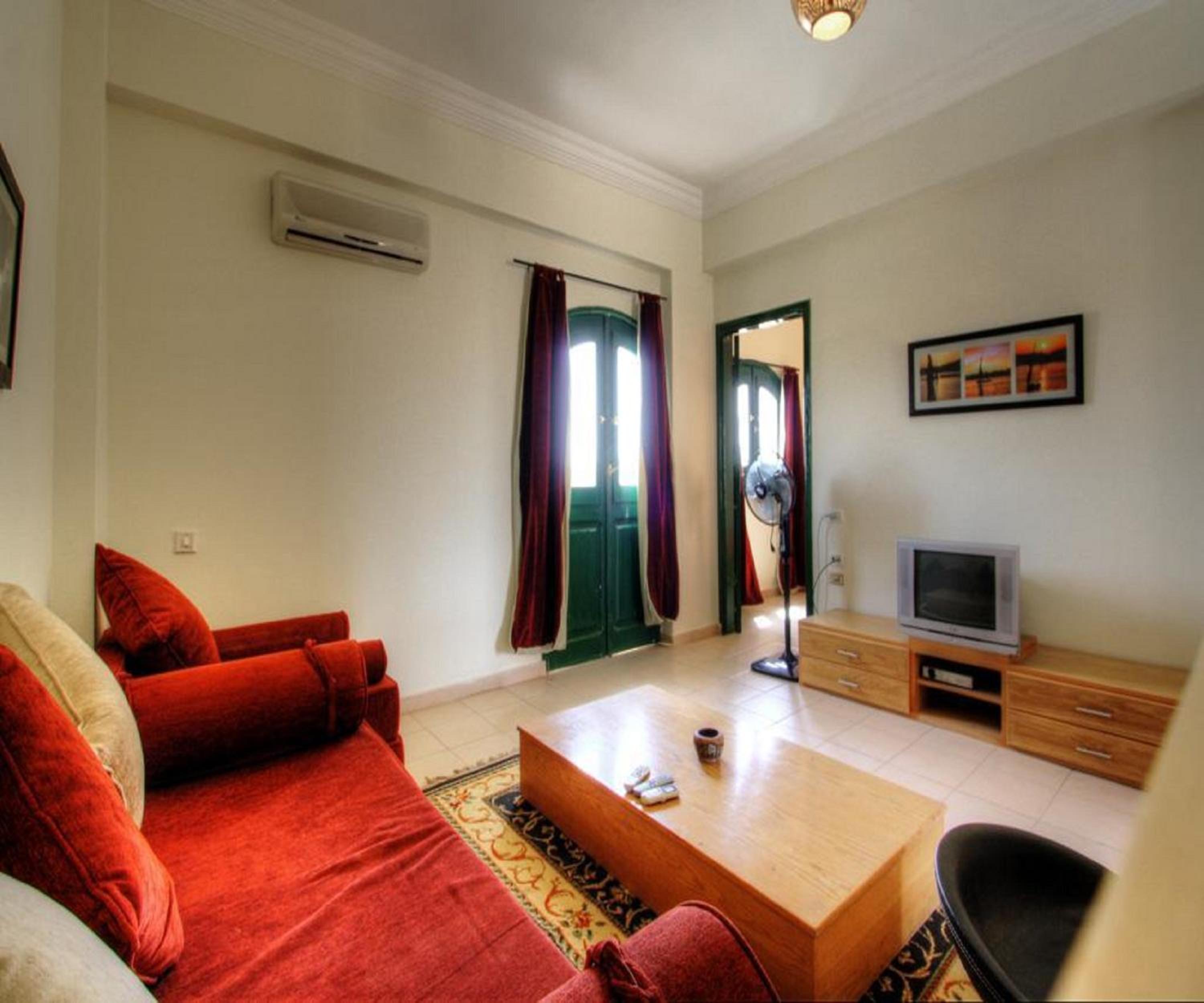 Junior Suite with Balcony - Photo 4