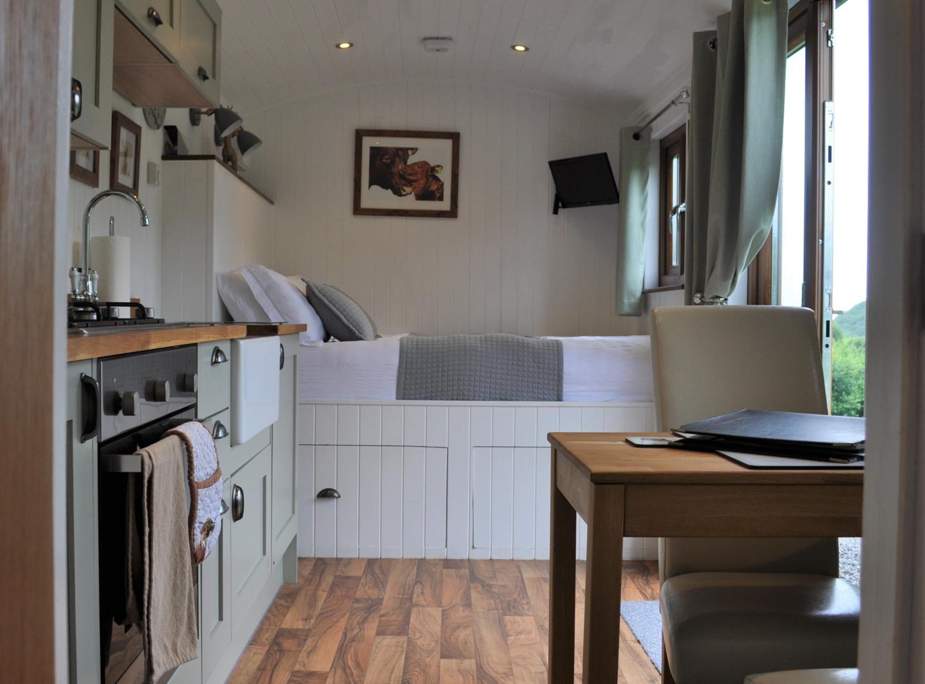 Deluxe King Room photo 1