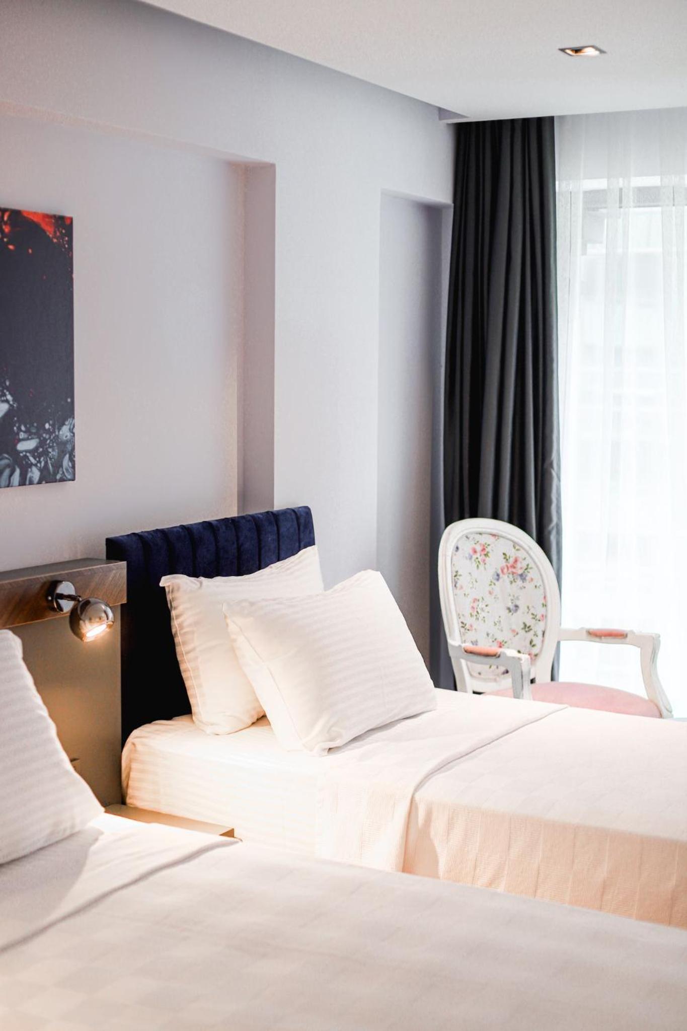 Triple Room with Balcony - Photo 5