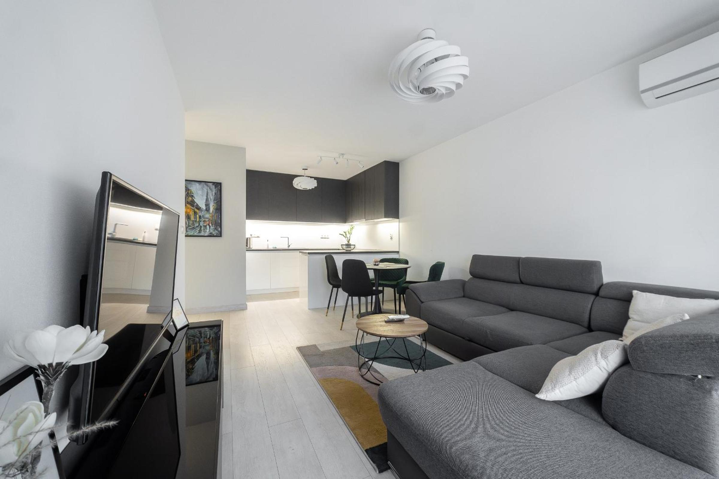 One-Bedroom Apartment photo 1
