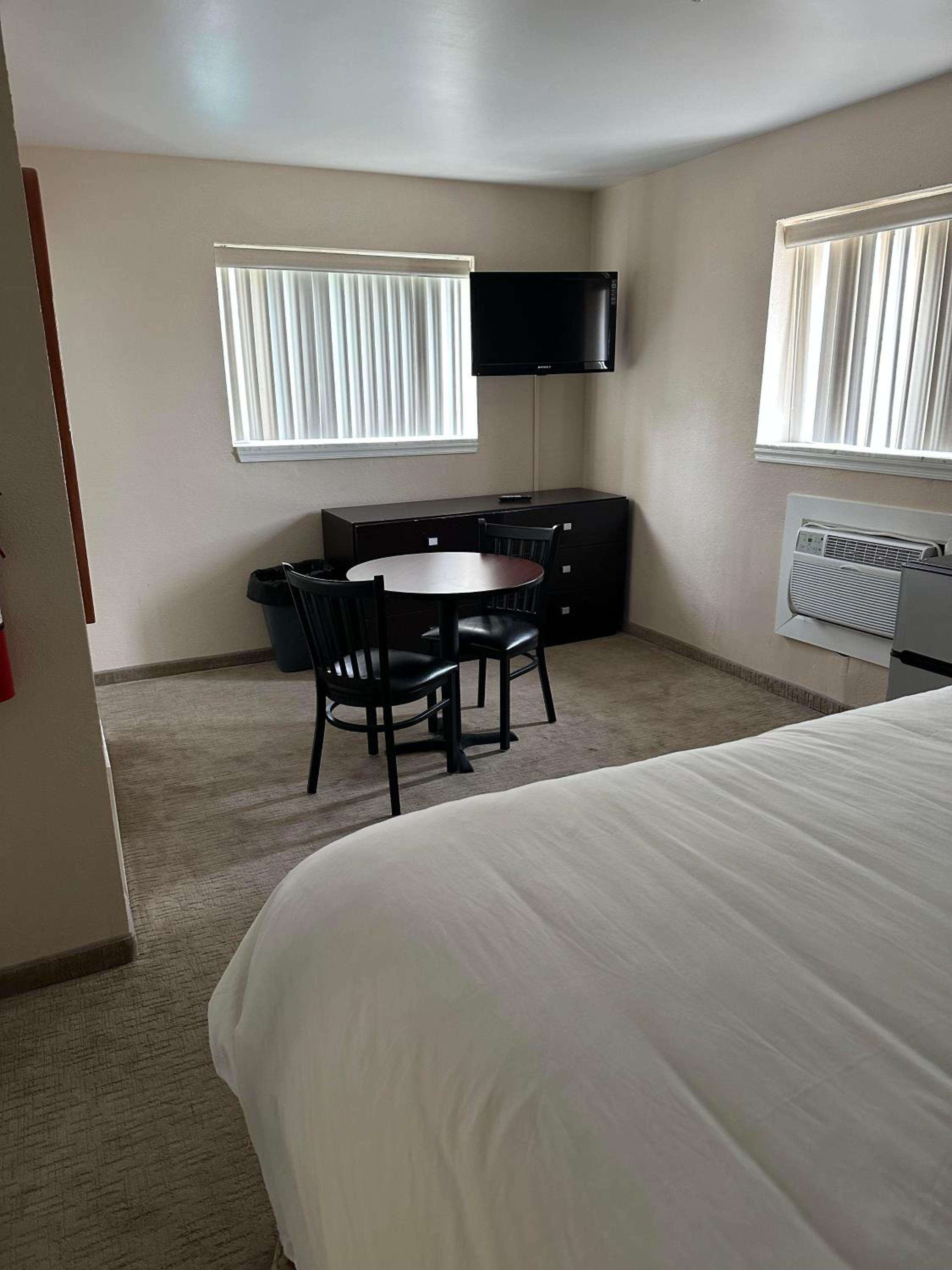 Standard King Room photo 1