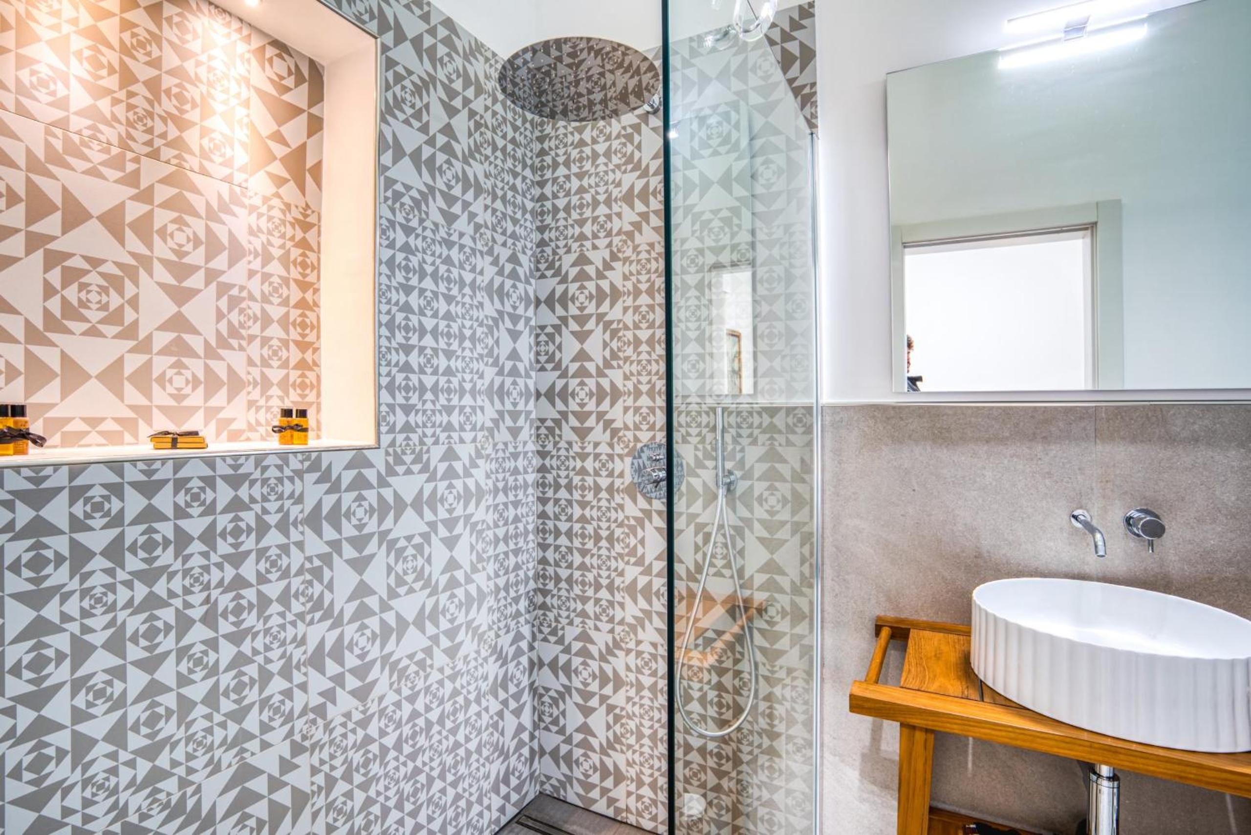 Double Room with Private Bathroom - Photo 6