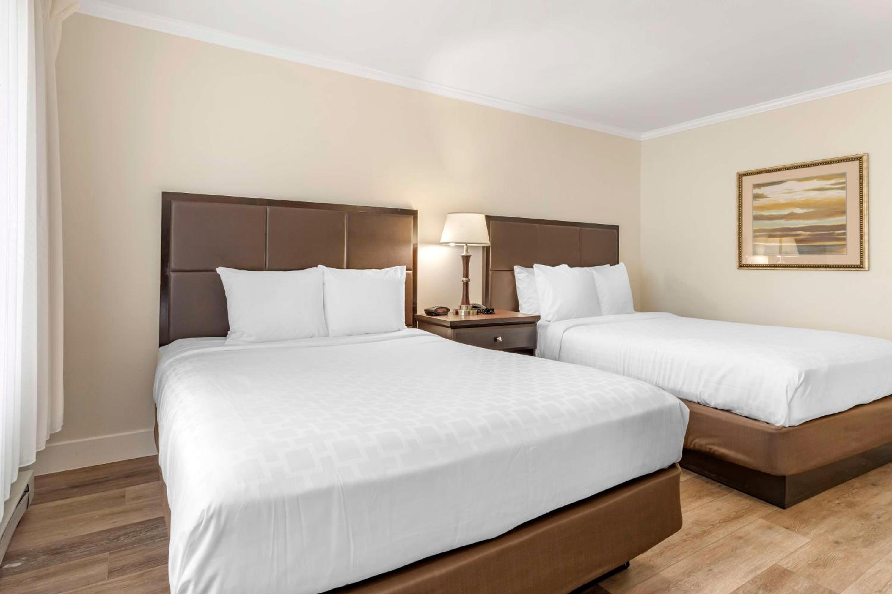 Queen Room with Two Queen Beds - Photo 8