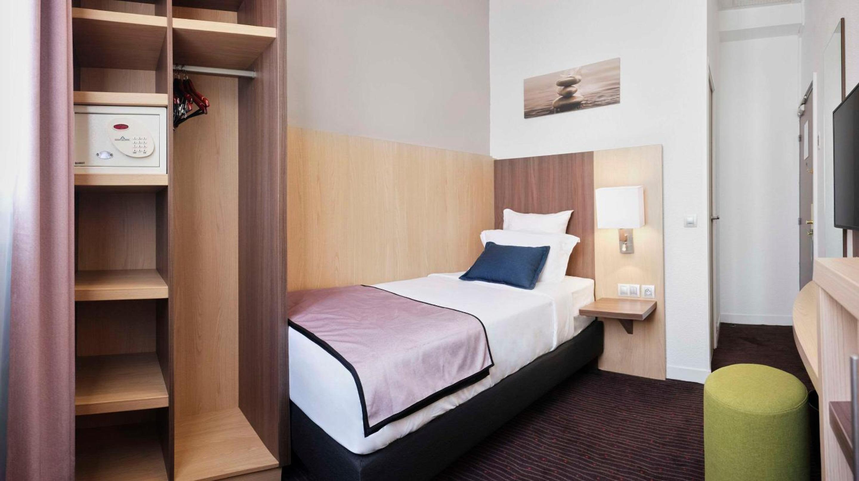 Single Room - Non-Smoking photo 1