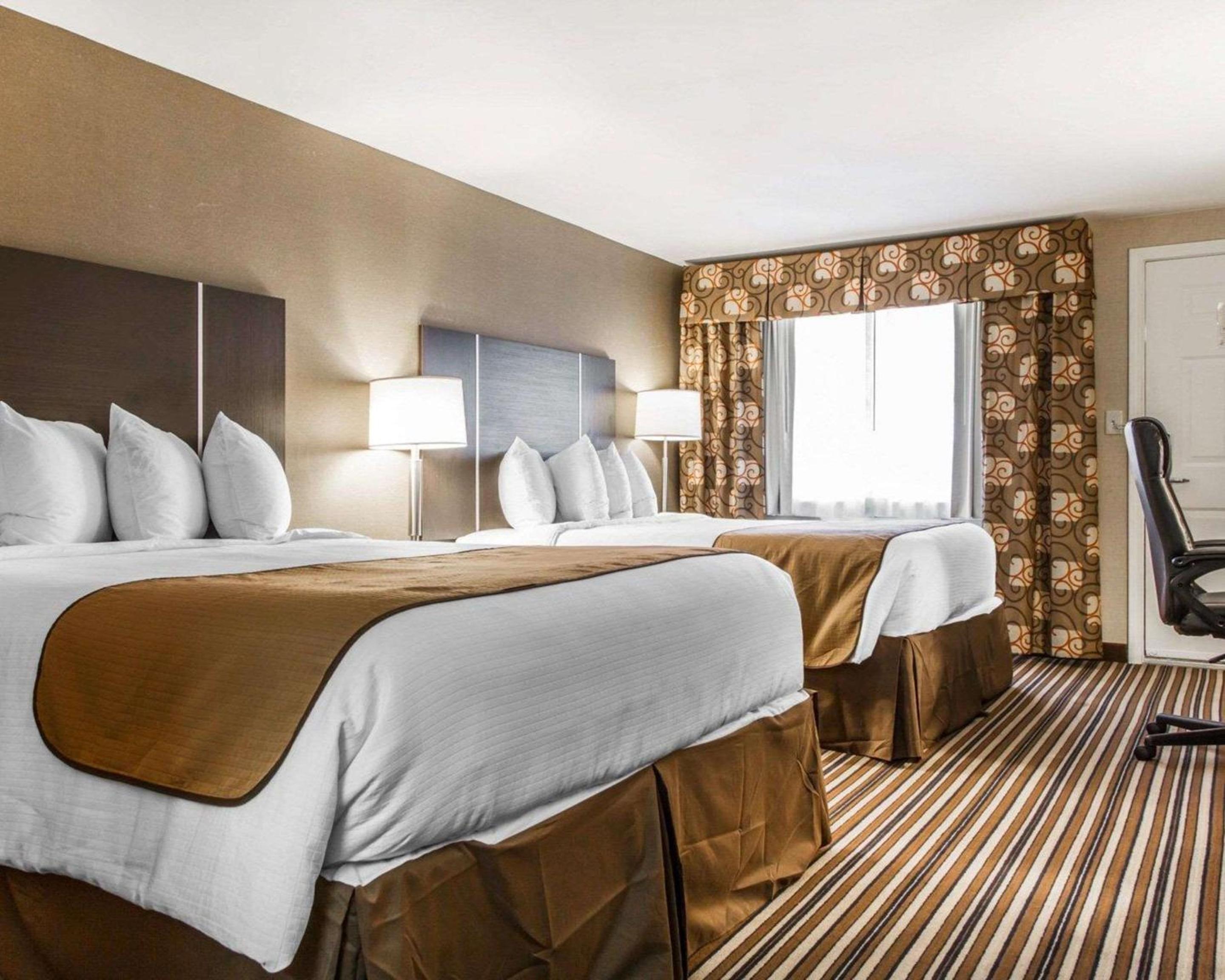 Queen Room with Two Queen Beds - Non-Smoking - Photo 1