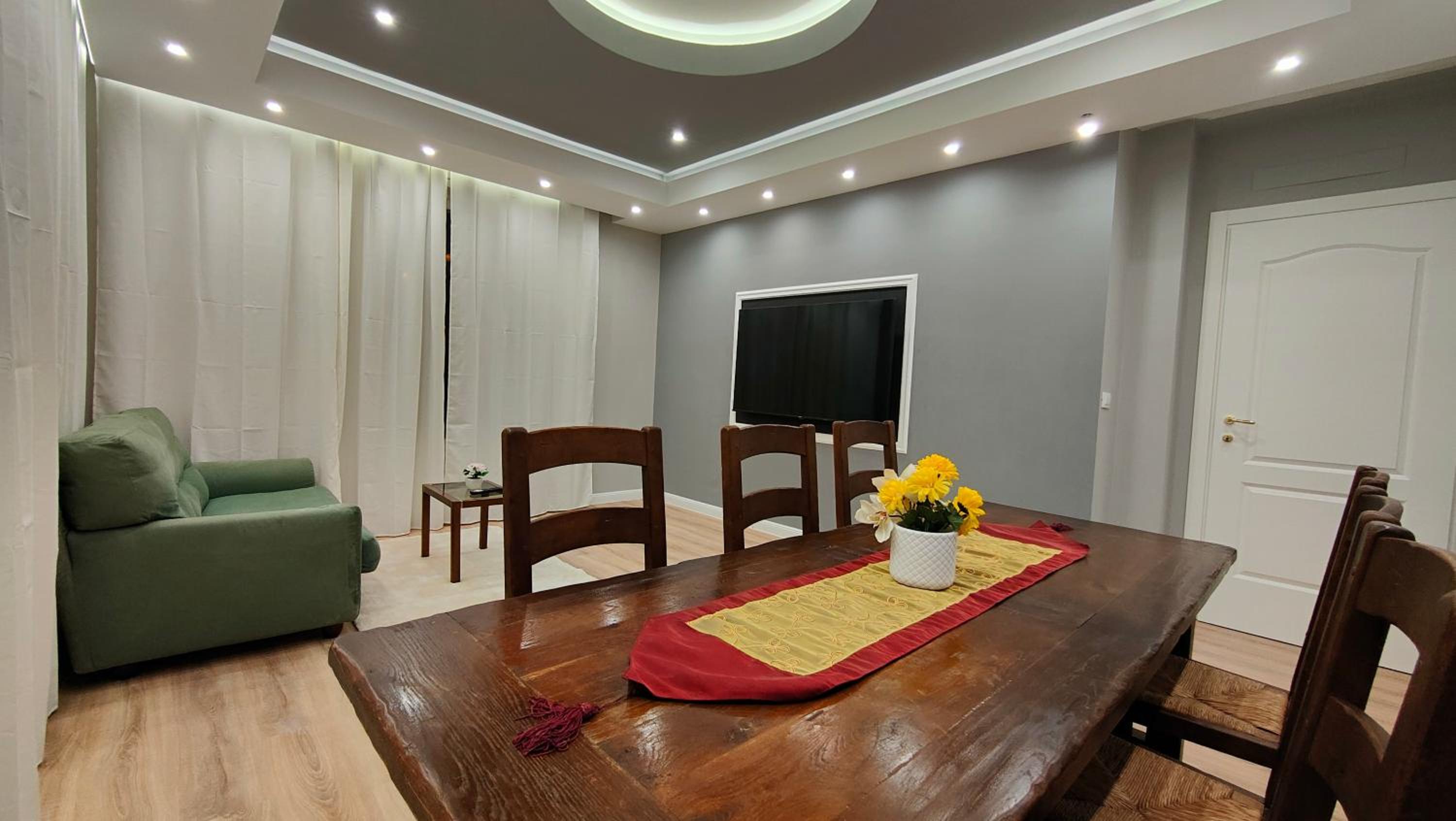 Apartment photo 2