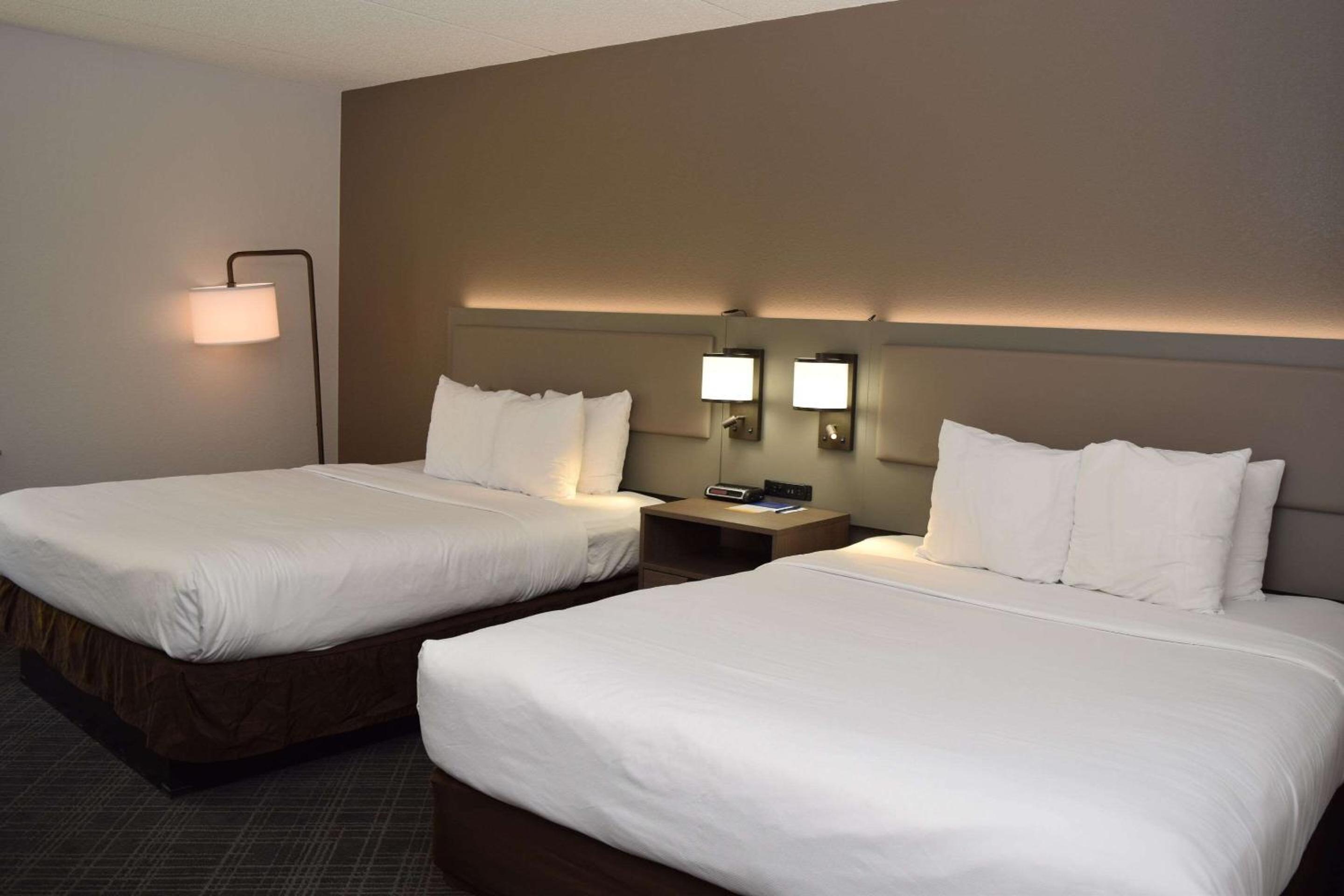 Comfort Inn & Suites Syracuse-Carrier Circle, Photo 6