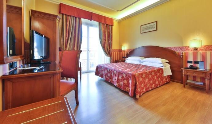 Deluxe Room with City View - Photo 1