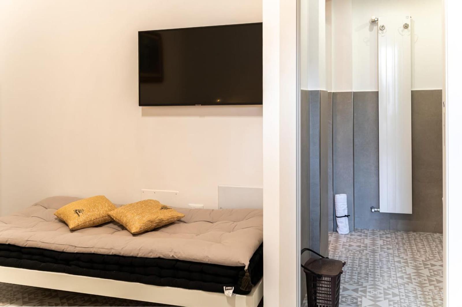 Triple Room with Private Bathroom - Photo 8
