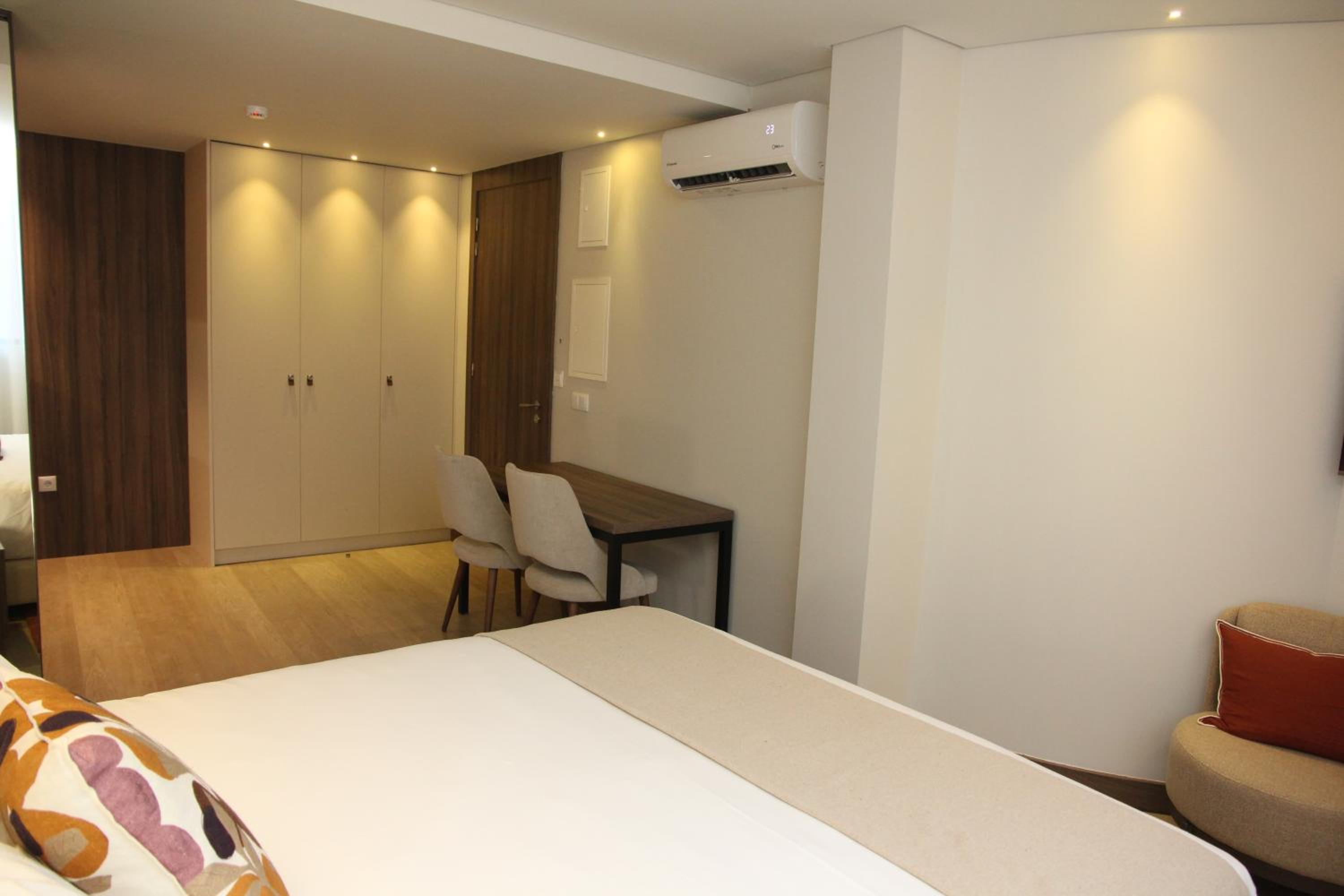 Studio Apartment - Photo 2