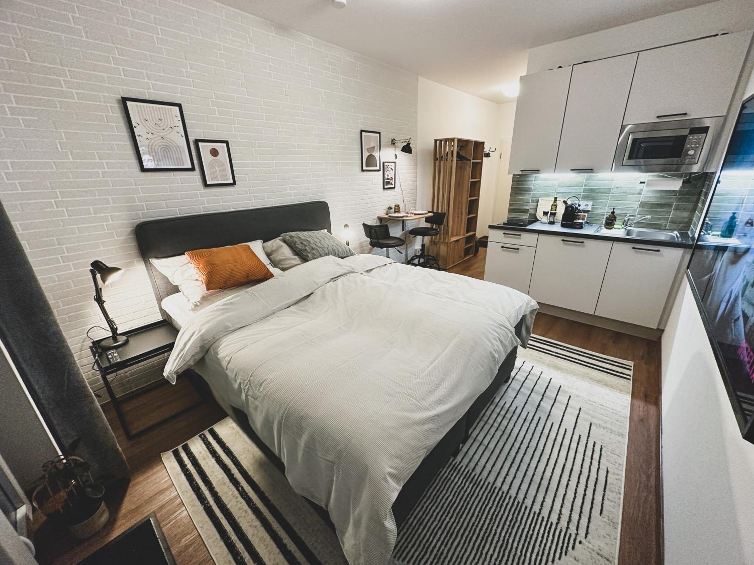 One-Bedroom Apartment photo 1