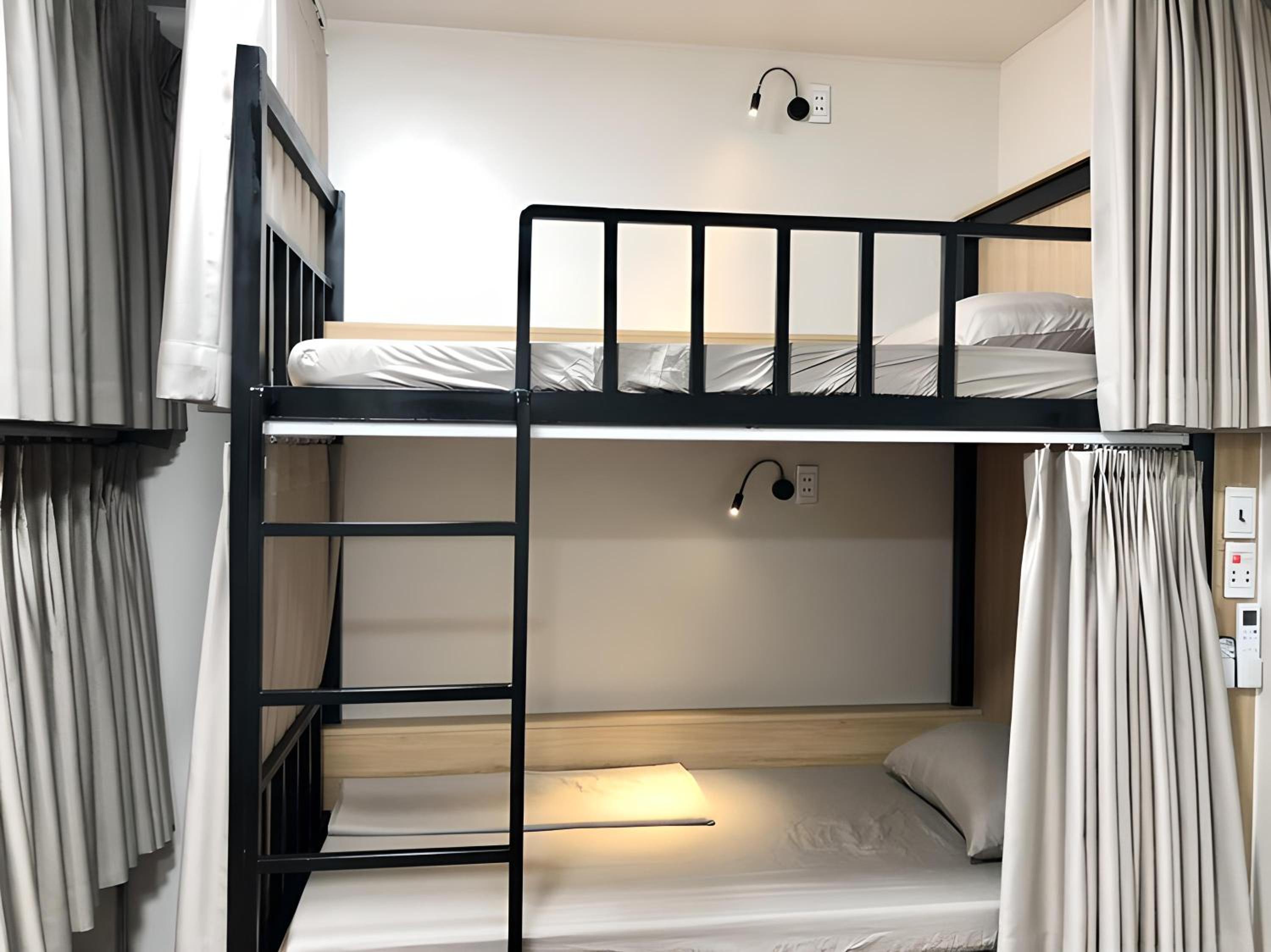 6-Bed Mixed Dormitory Room photo 1