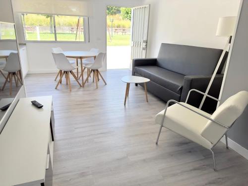 One-Bedroom Apartment - 2 adults + 2 child (10 years old)