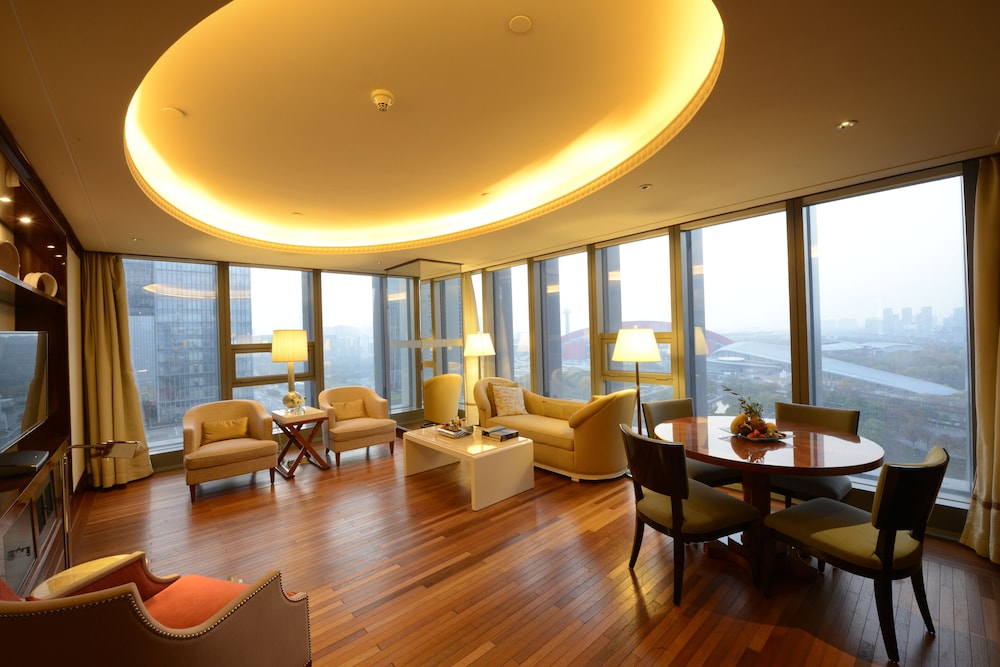 Grand Deluxe Suite photo 2