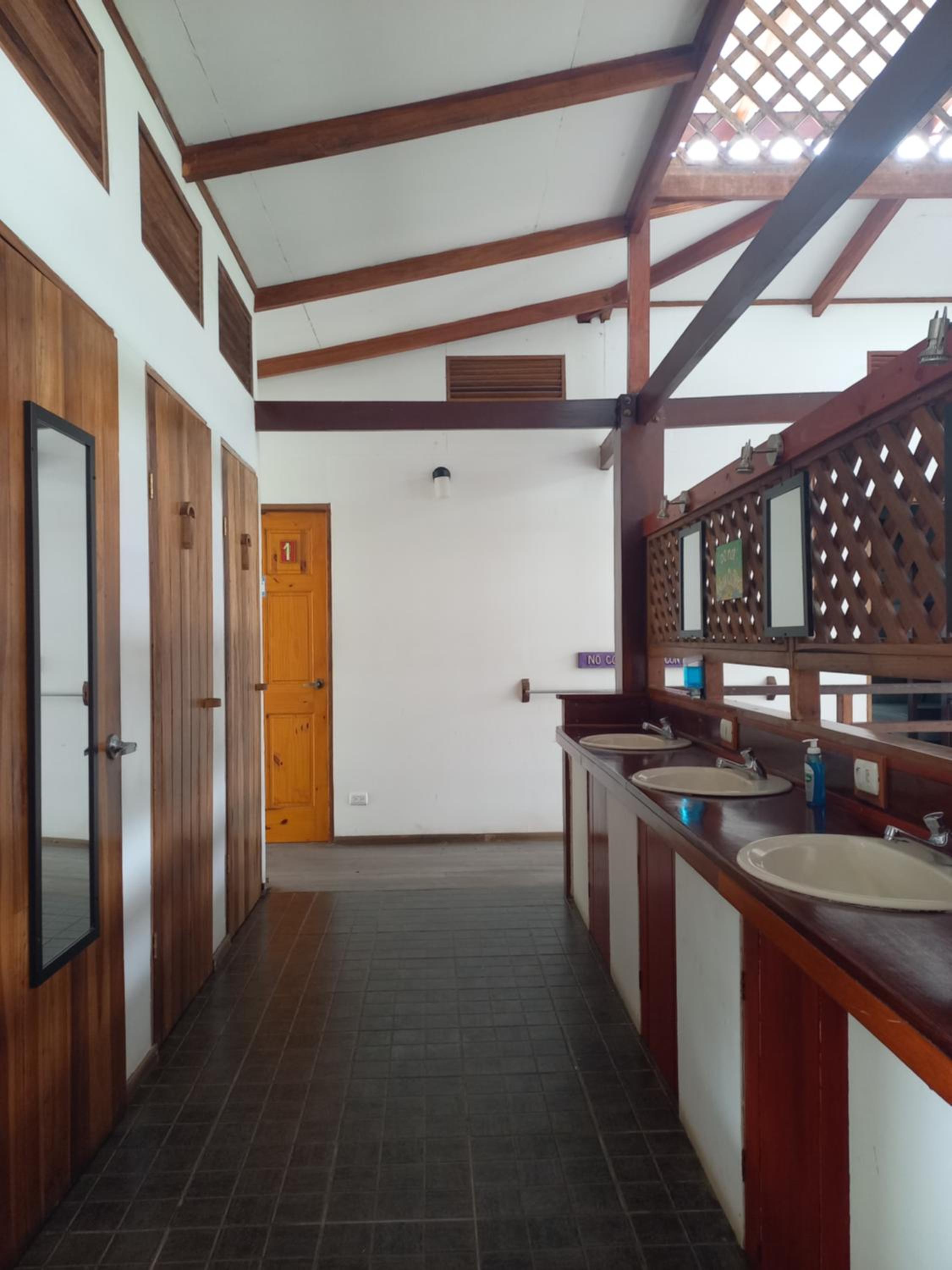 Single Bed in 4-Bed Dormitory Room with A/C photo 2