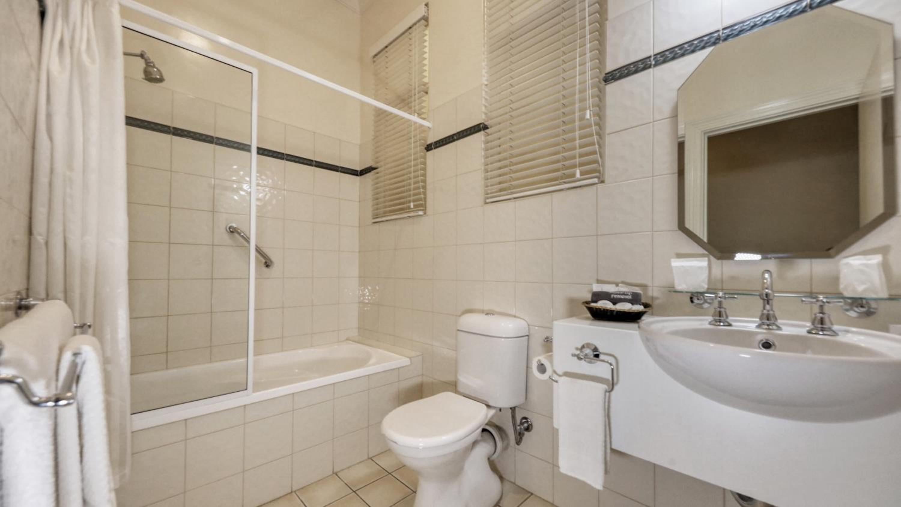 Double Room with Balcony - Photo 2