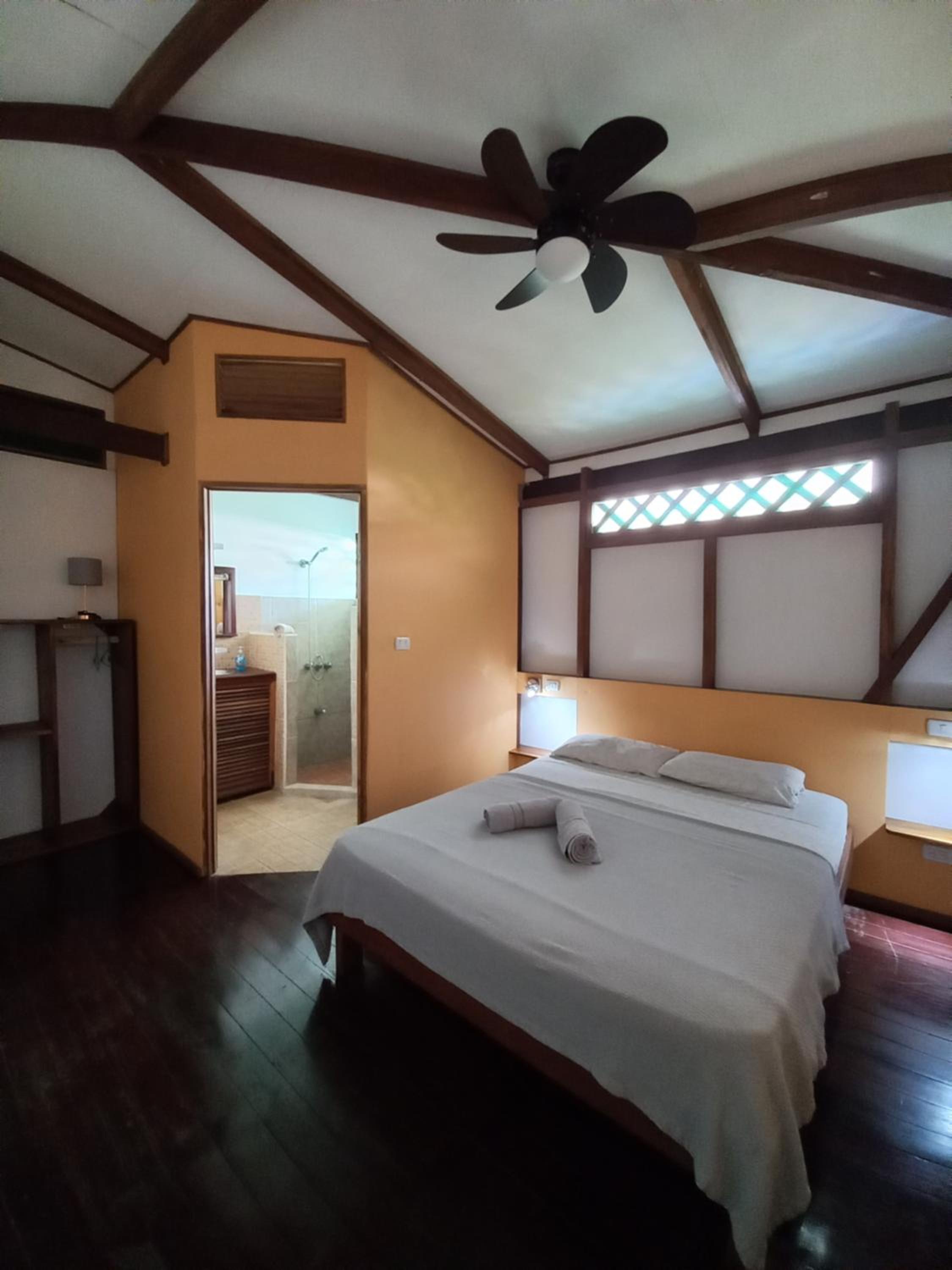 Quarto Duplo com Casa de Banho Privativa