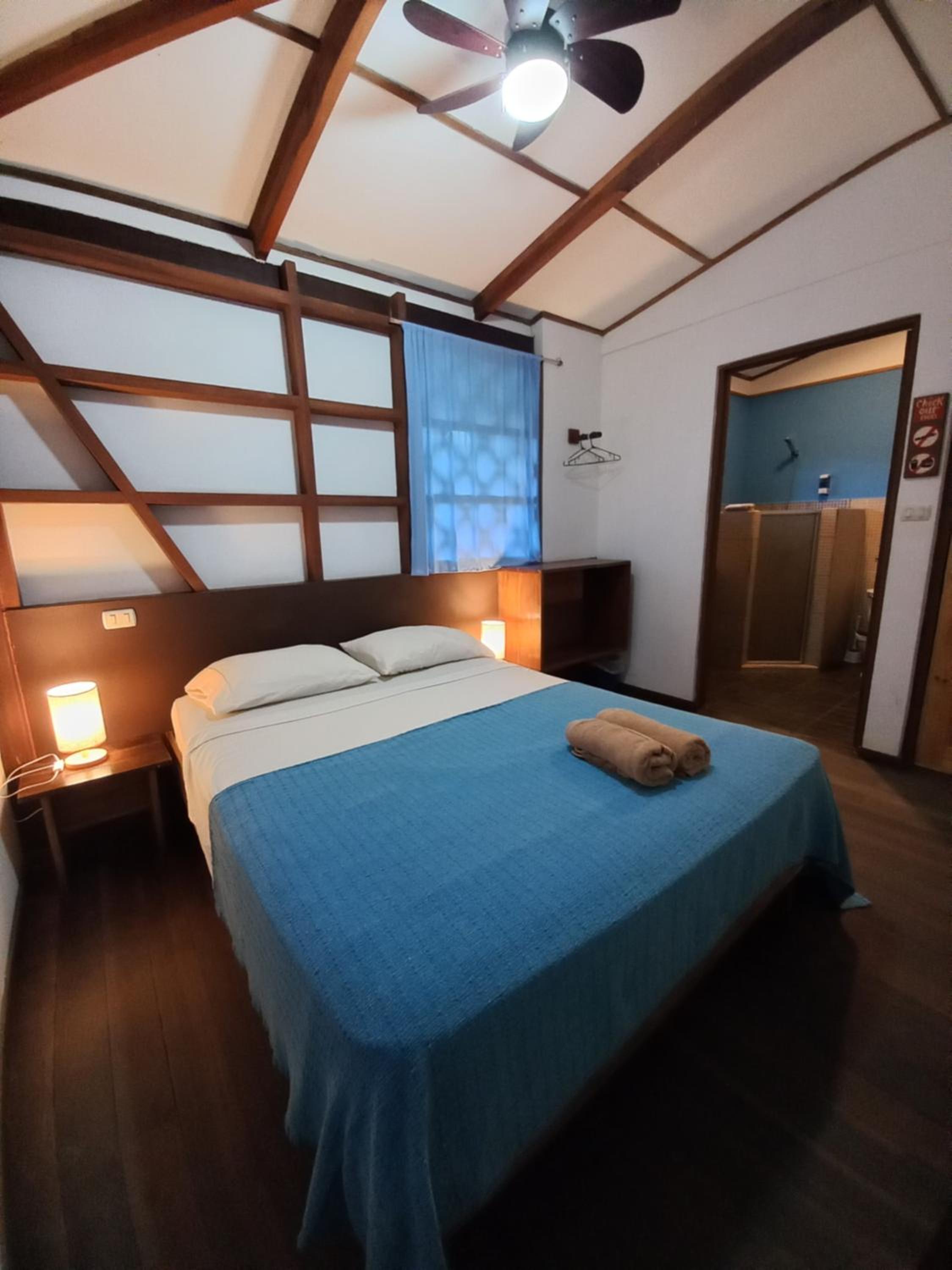 Double Room with Private Bathroom with A/C photo 3