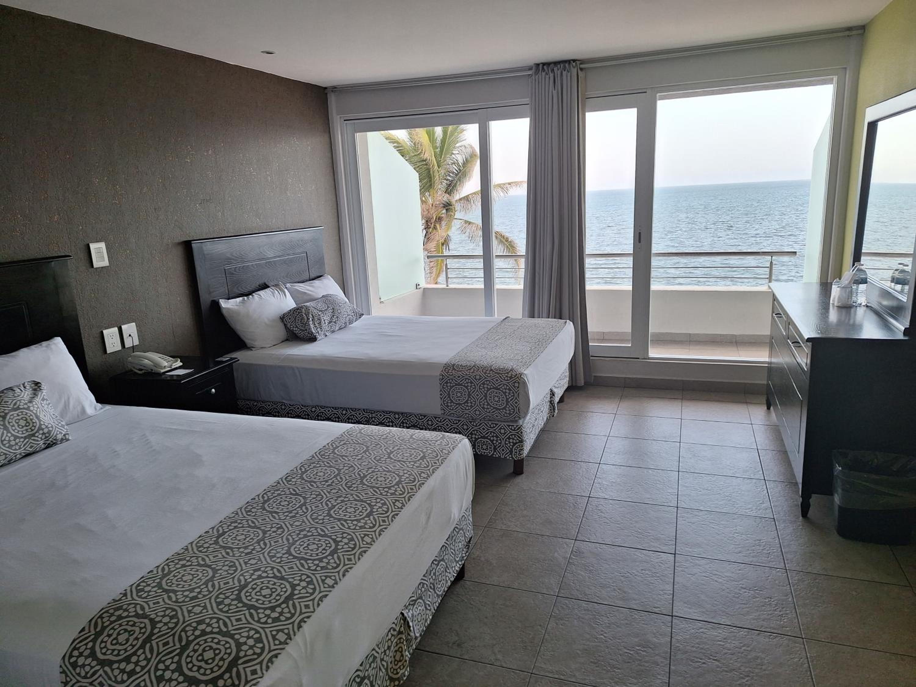 Twin Room with Sea View - Photo 5