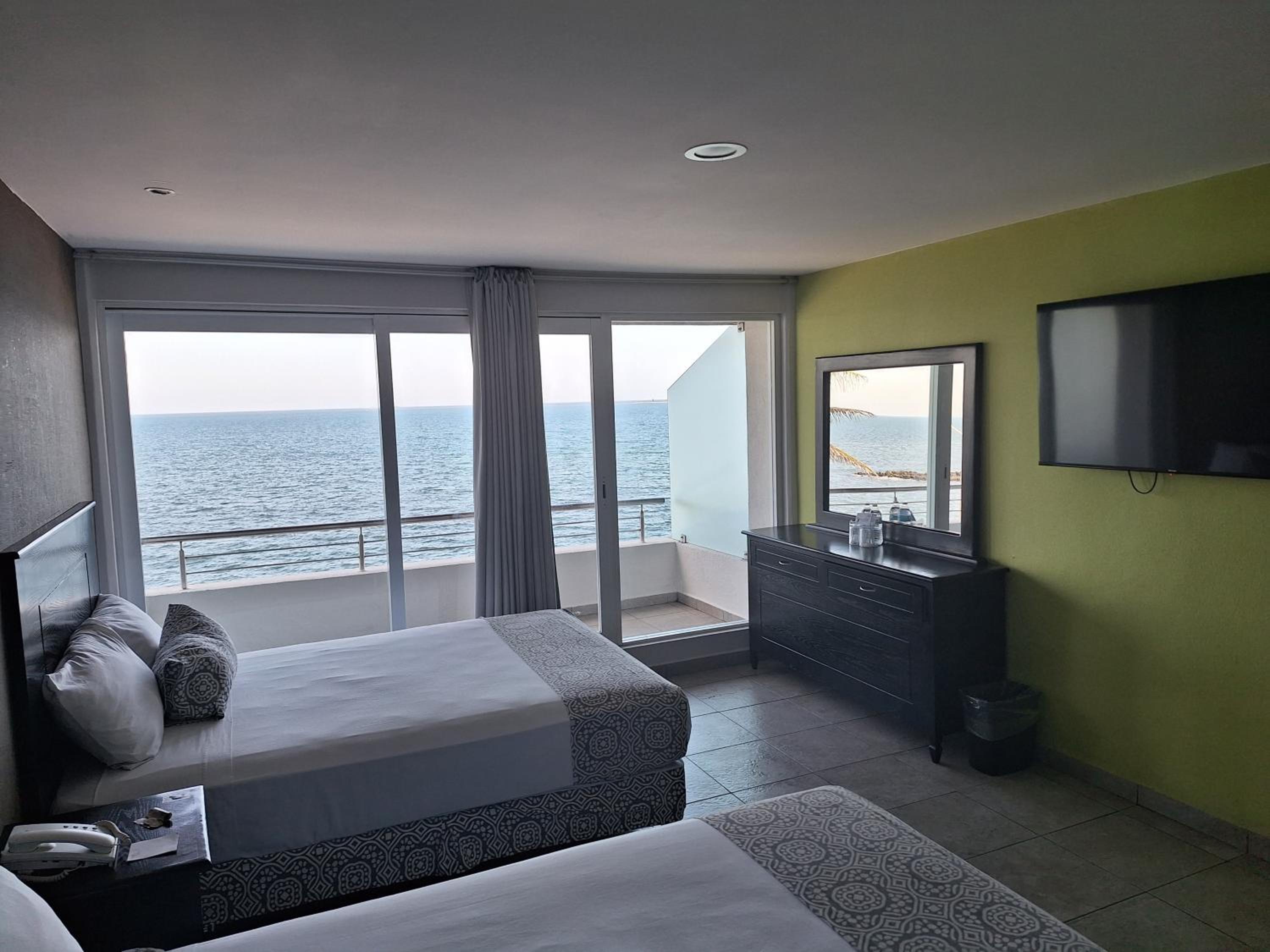 Twin Room with Sea View - Photo 4