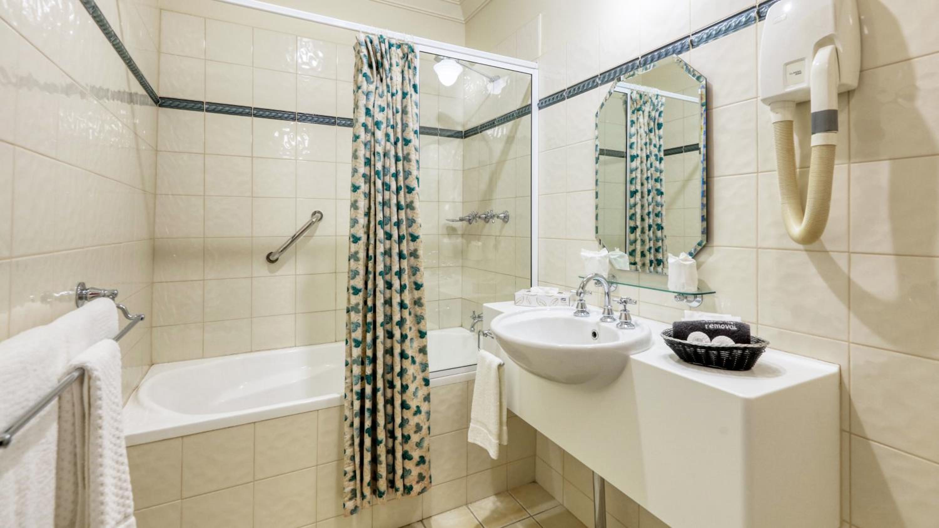 Deluxe Double or Twin Room - Photo 2