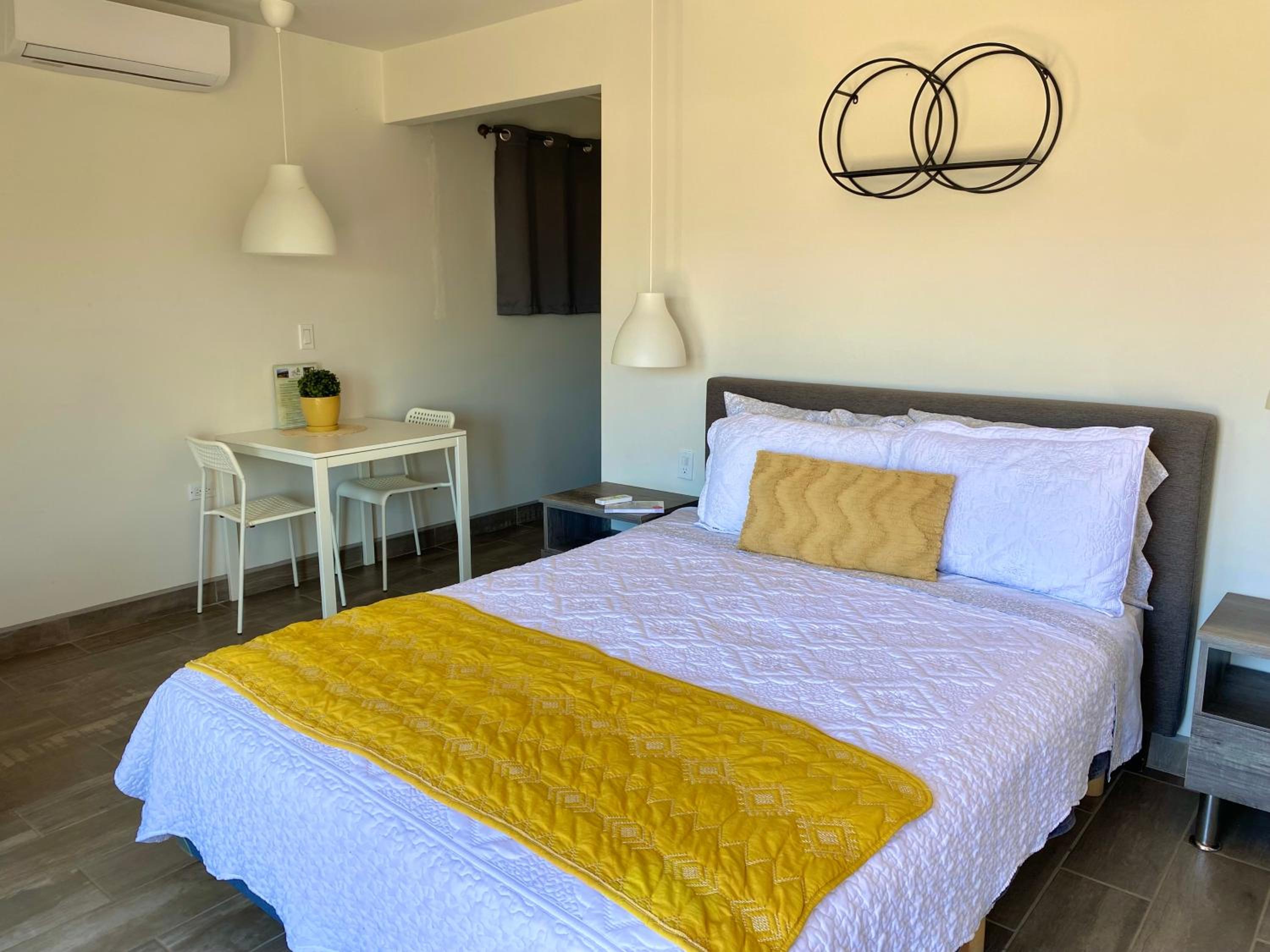 One-Bedroom House - Photo 10