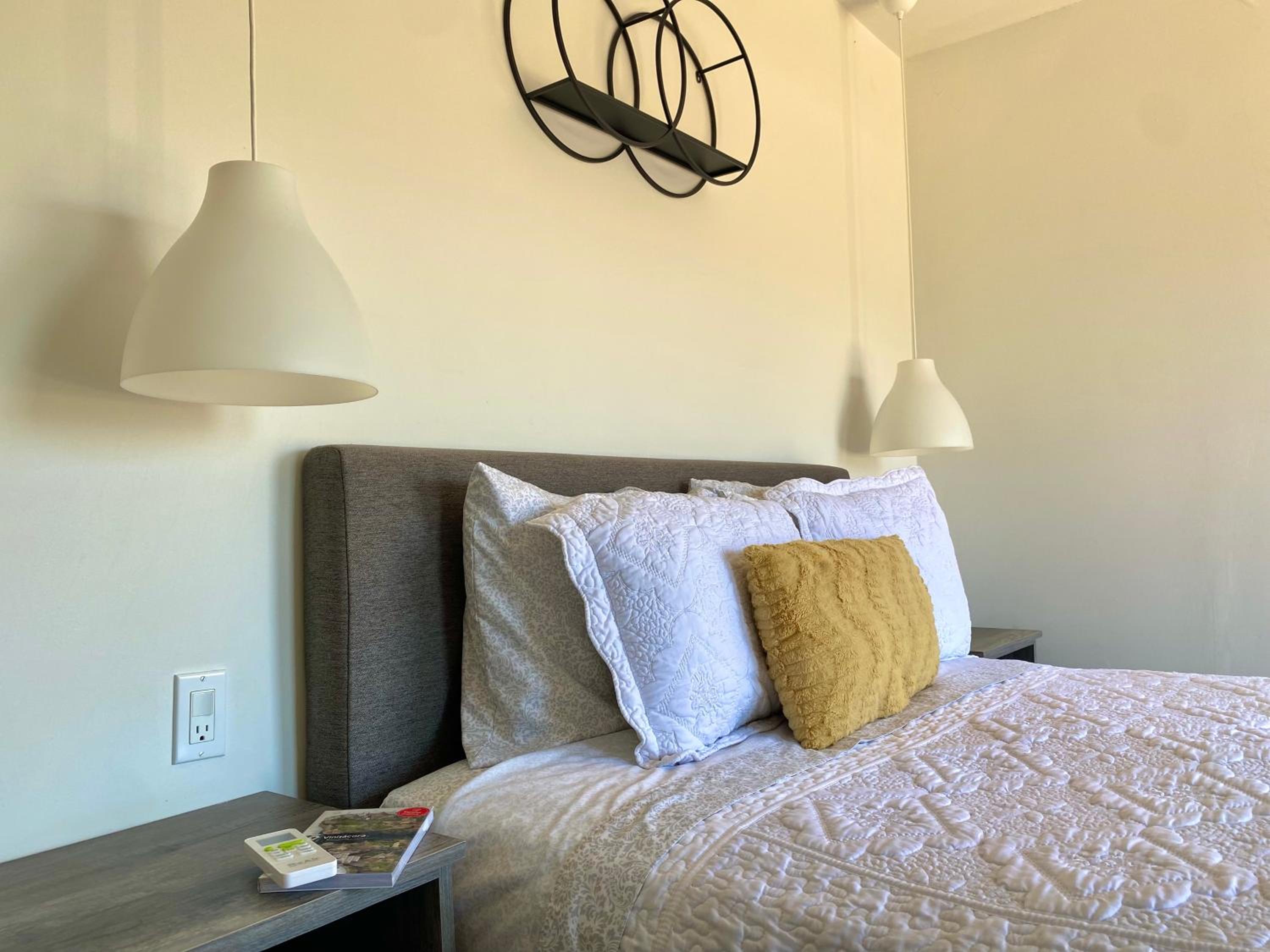 One-Bedroom House - Photo 12