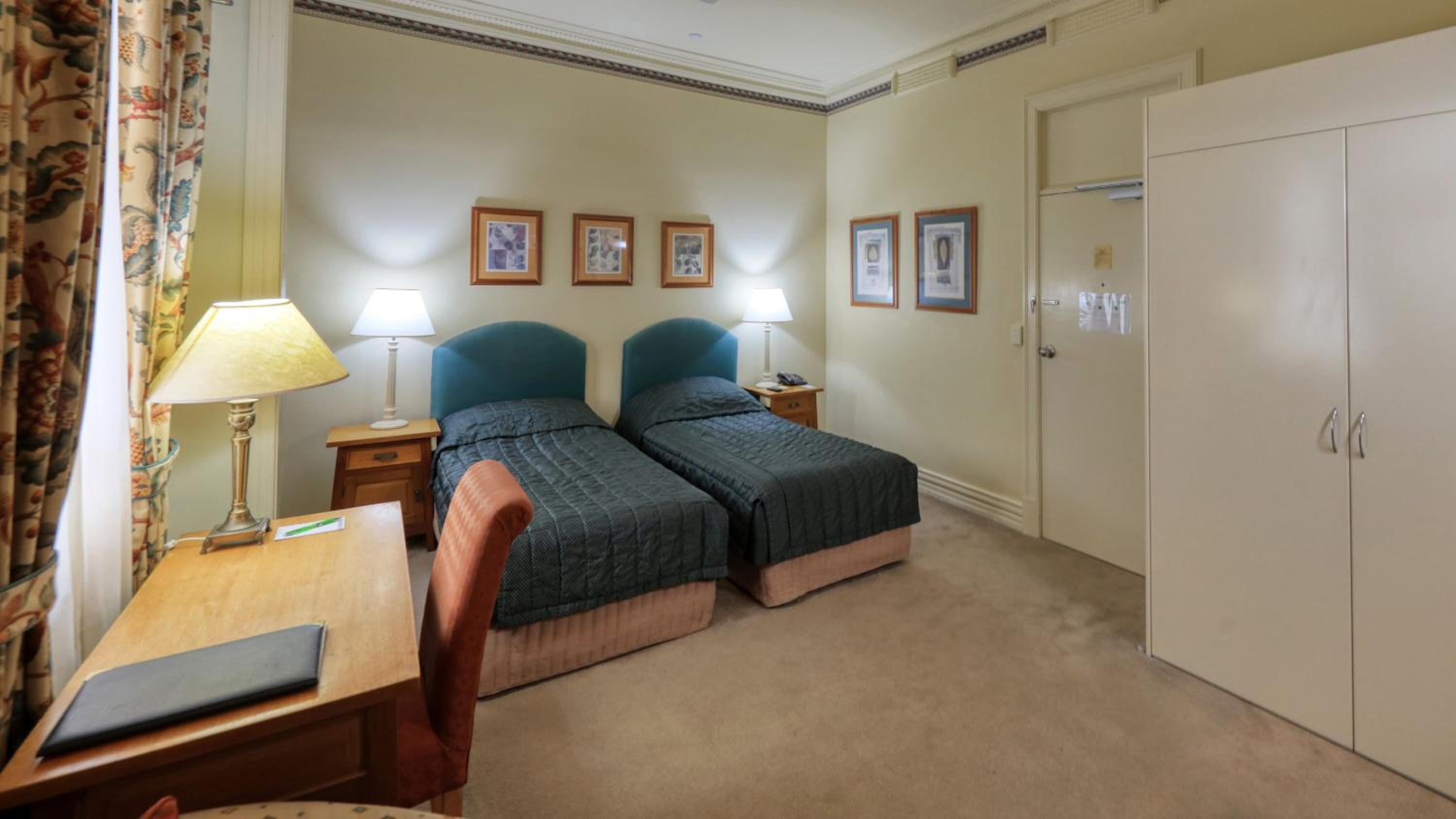 Deluxe Double or Twin Room - Photo 11