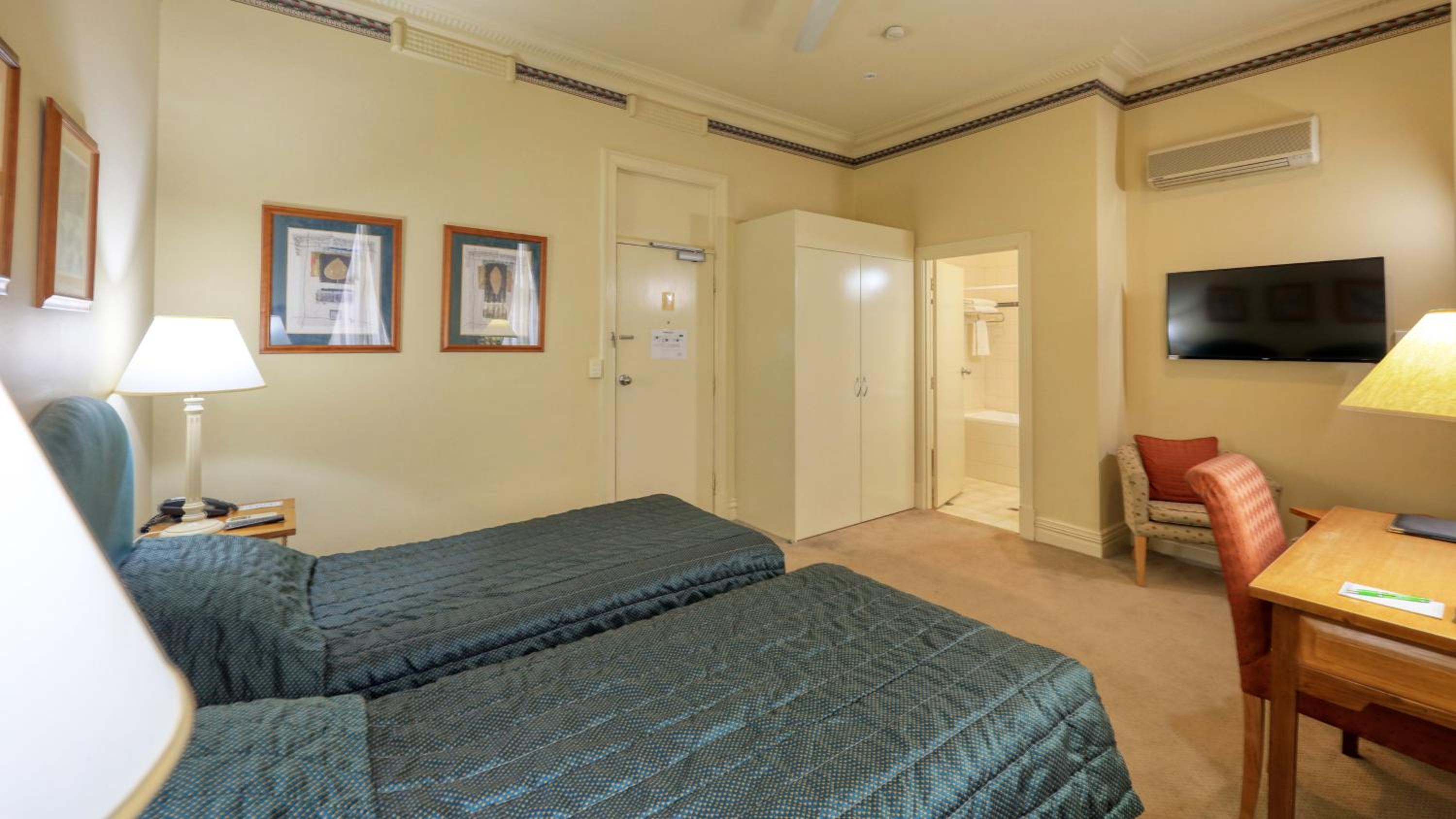 Deluxe Double or Twin Room - Photo 10