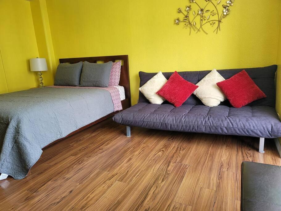 One-Bedroom Apartment photo 1