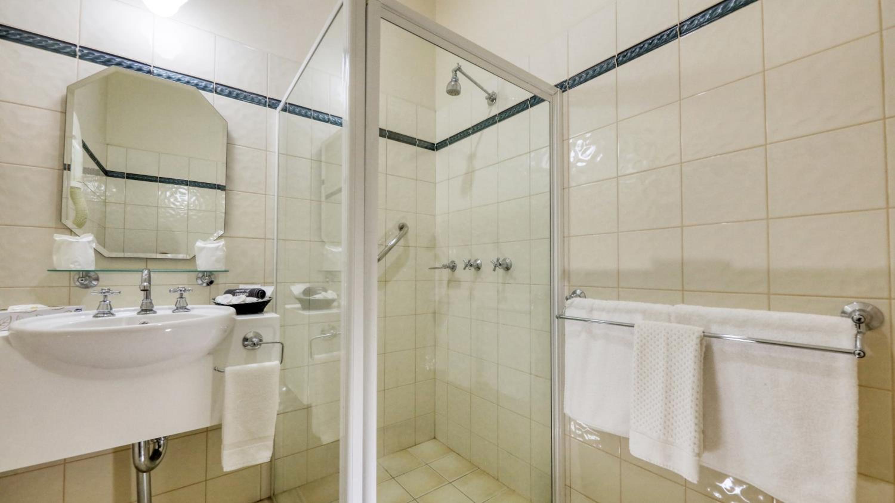 Standard Double Room - Photo 6