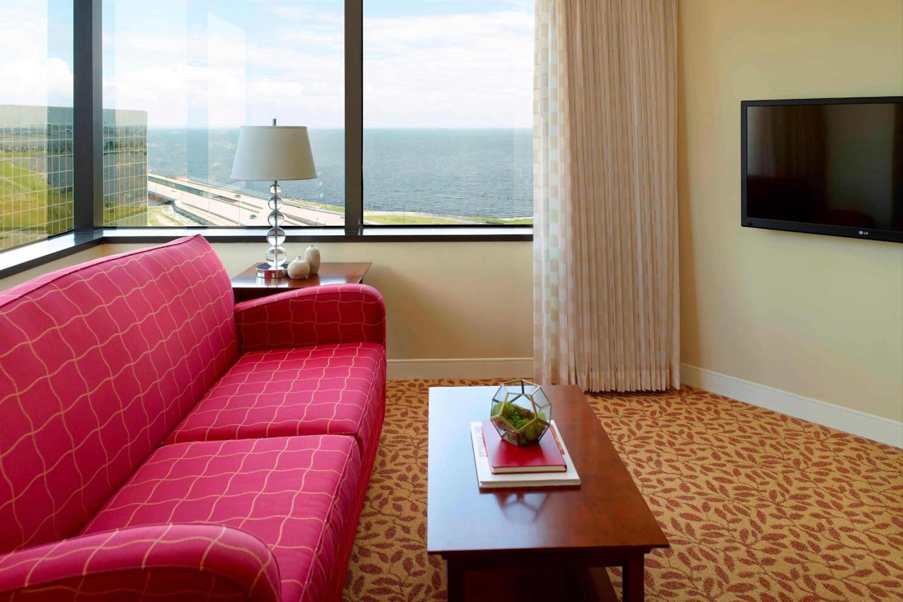 Executive One-Bedroom King Suite with Sofa Bed - Photo 6