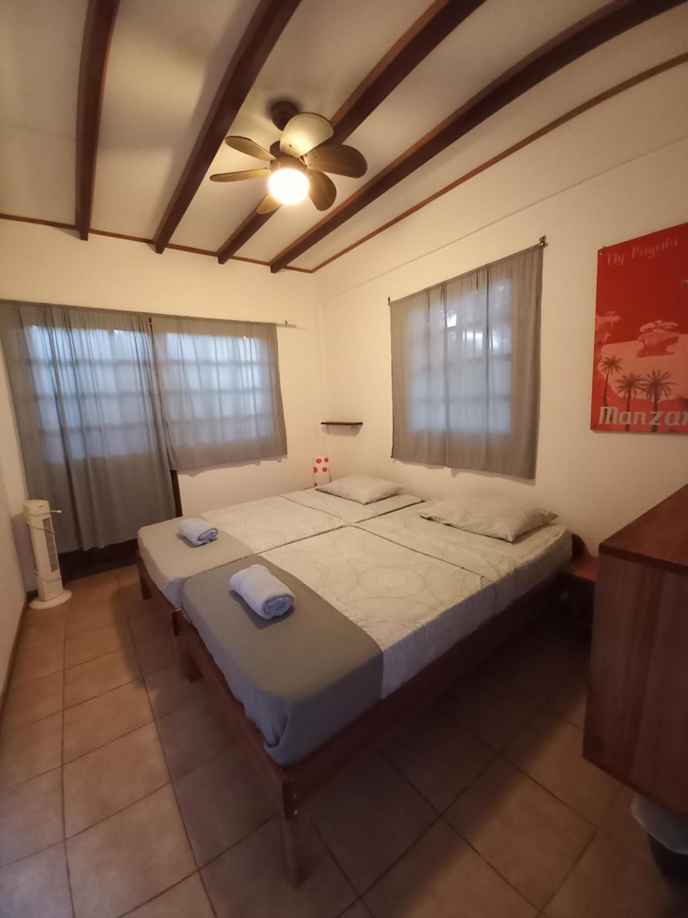 Small Double Room with Shared Bathroom without A/C photo 2