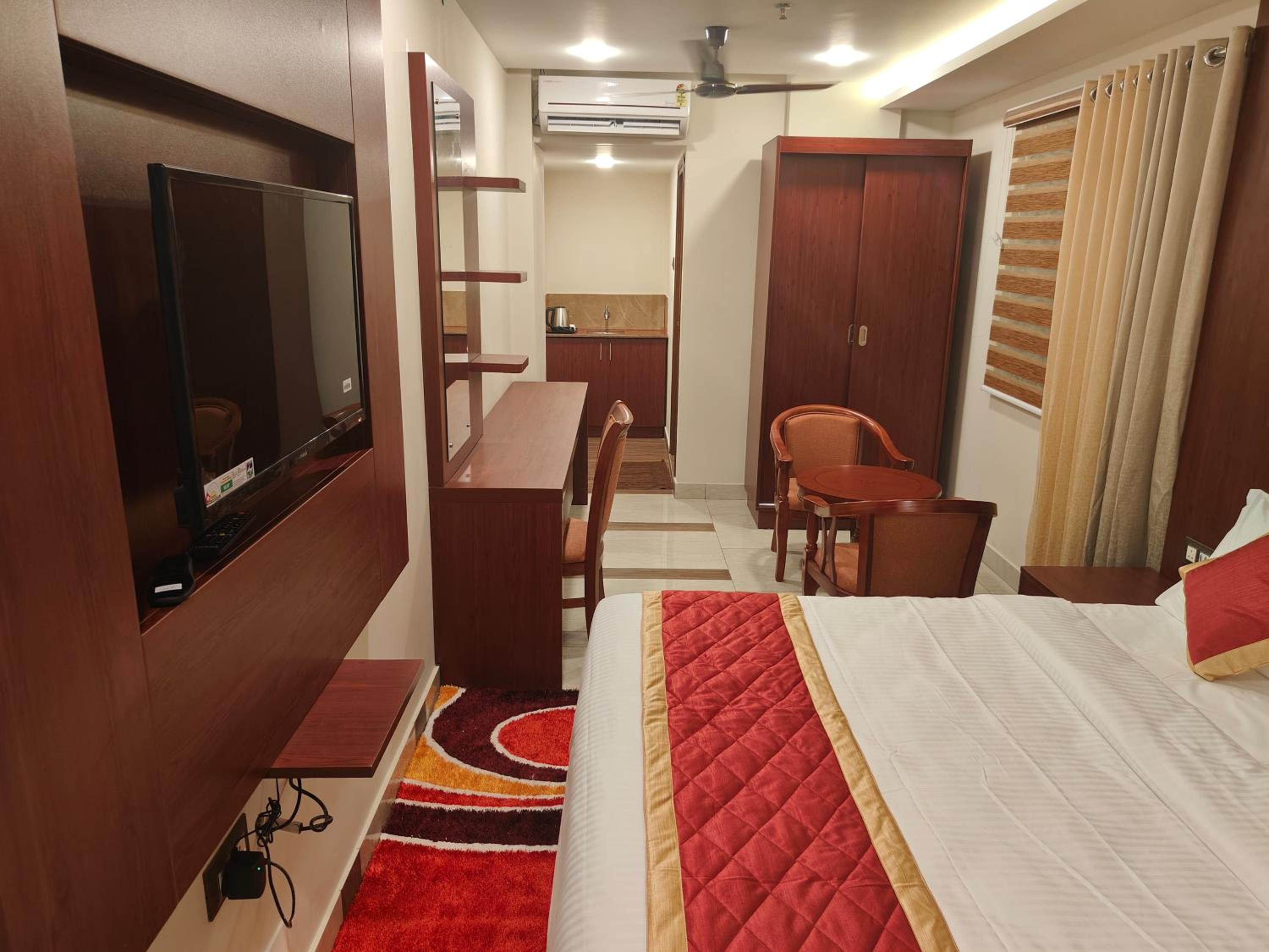 Queen Suite - Photo 3